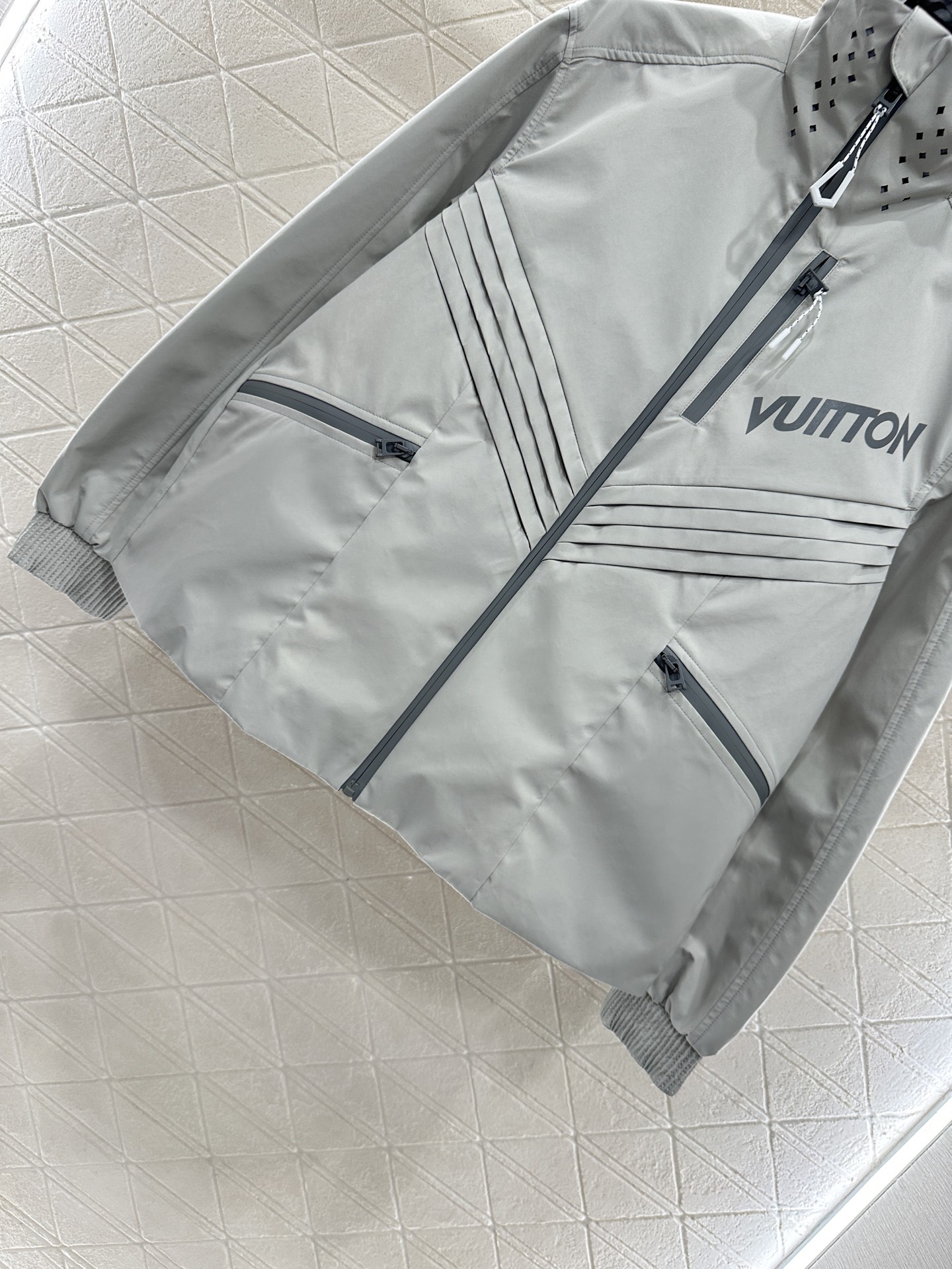 ♥Louis Vuitto*♥2025新品上架 时尚冲锋外套定制YB进口冲锋尼龙材质 质感高级 挺括有型