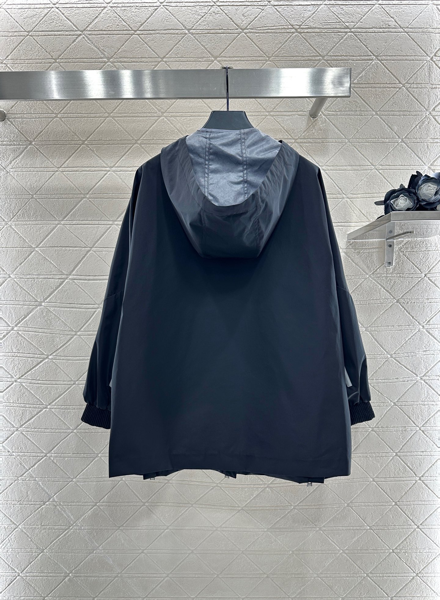 ♥Louis Vuitto*♥2025新品上架 连帽廓形冲锋外套定制YB进口冲锋尼龙材质 质感高级 挺括