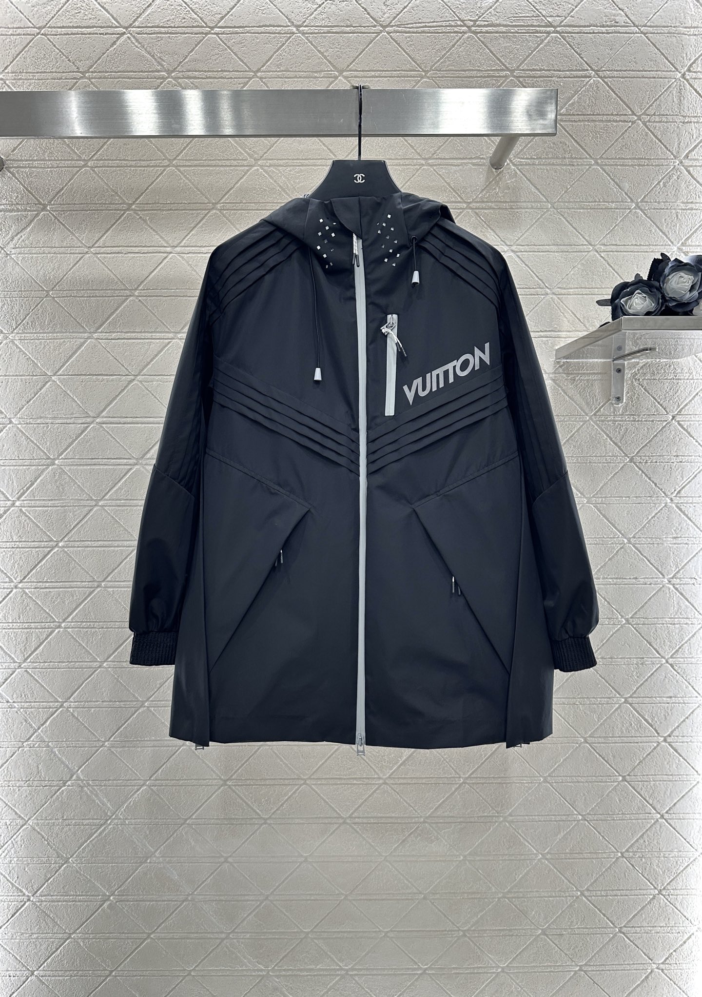 ♥Louis Vuitto*♥2025新品上架 连帽廓形冲锋外套定制YB进口冲锋尼龙材质 质感高级 挺括