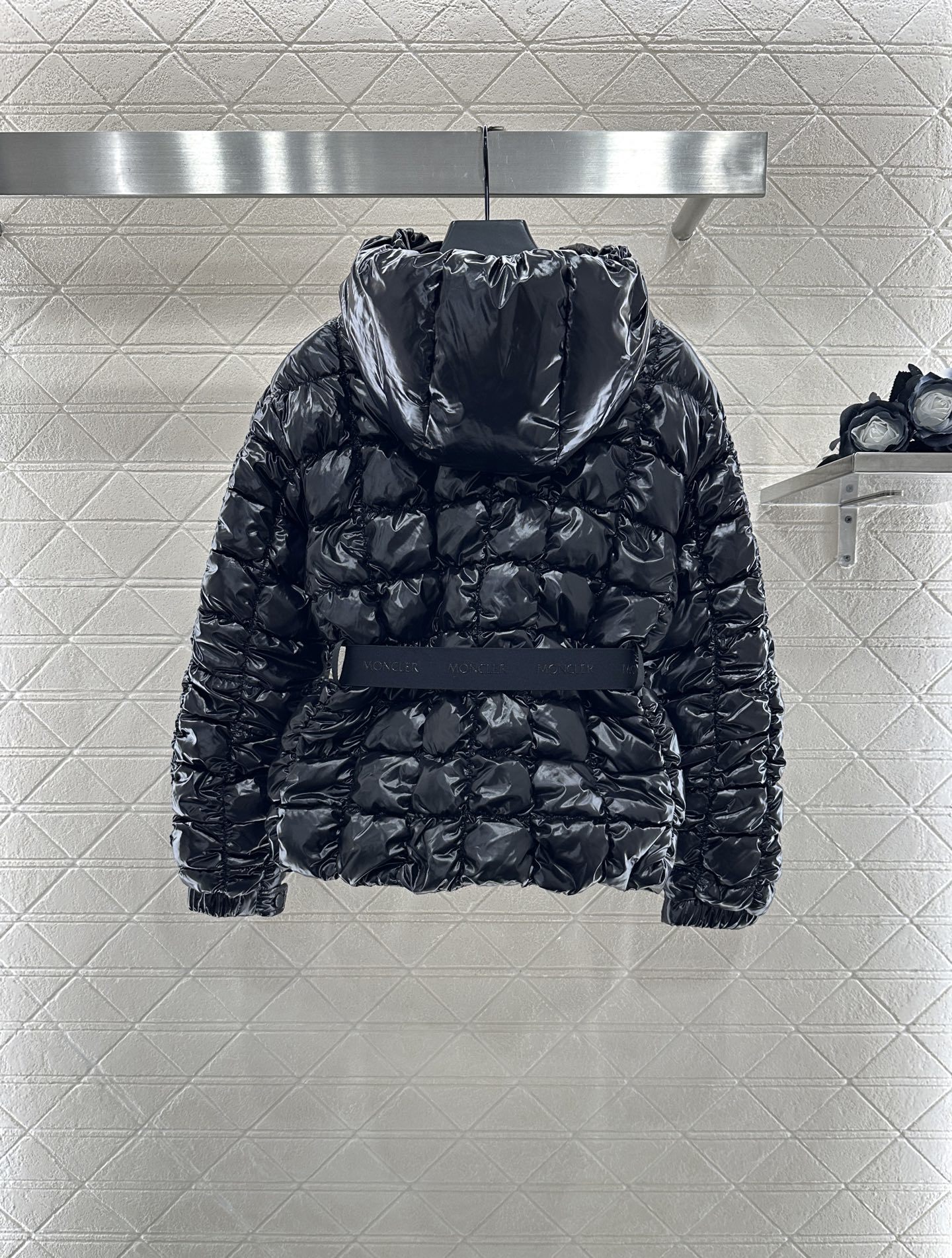 ♥ Moncle*♥2025新品上架 立领腰带羽绒服定制YB防风防水尼龙材质 白鹅绒填充内里 整件轻盈保
