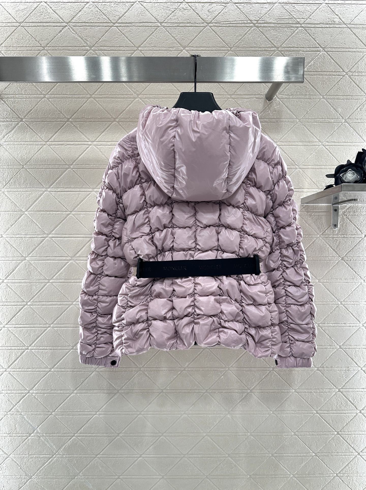 ♥ Moncle*♥2025新品上架 立领腰带羽绒服定制YB防风防水尼龙材质 白鹅绒填充内里 整件轻盈保