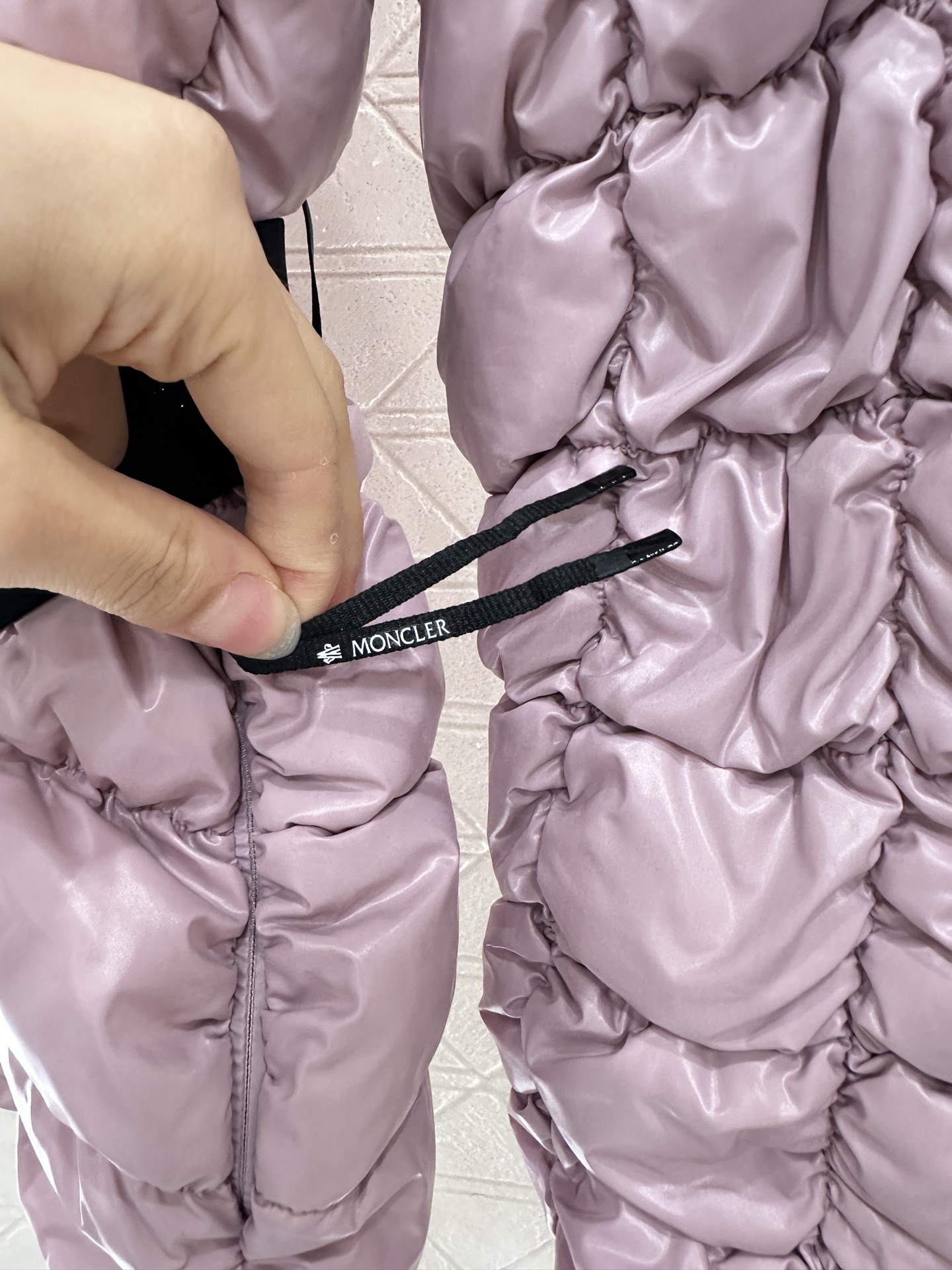 ♥ Moncle*♥2025新品上架 立领腰带羽绒服定制YB防风防水尼龙材质 白鹅绒填充内里 整件轻盈保