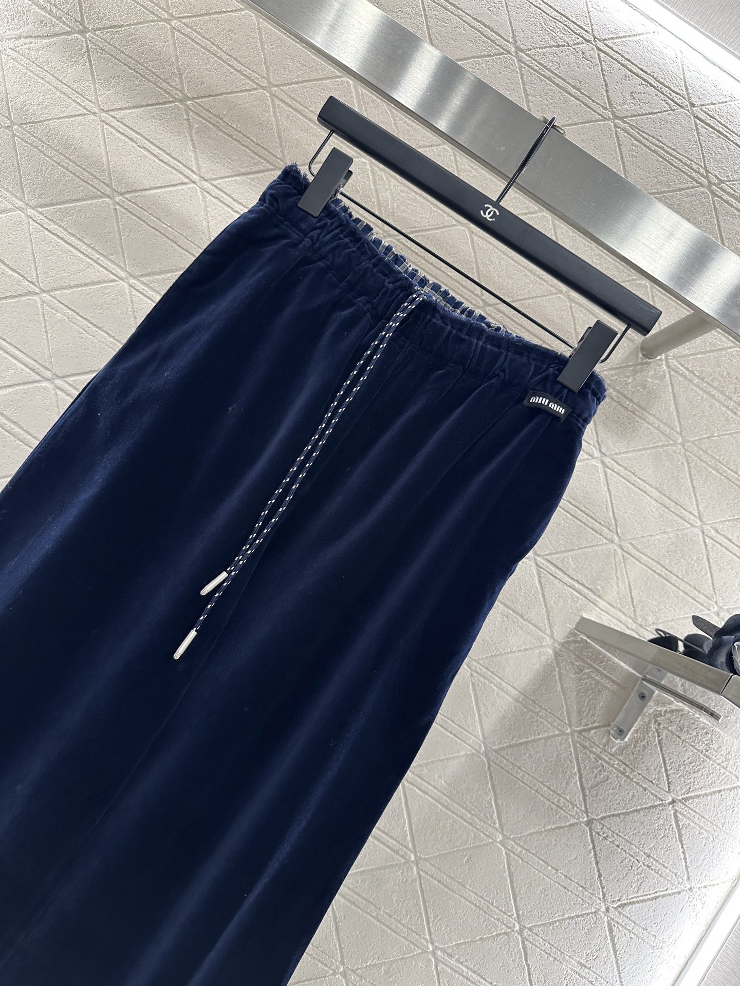 ♥Miumi*♥2025新品上架 绞花抽绳阔腿长裤定制YB进口丝绒棉材质 面料柔软舒适 光泽度上乘 高腰