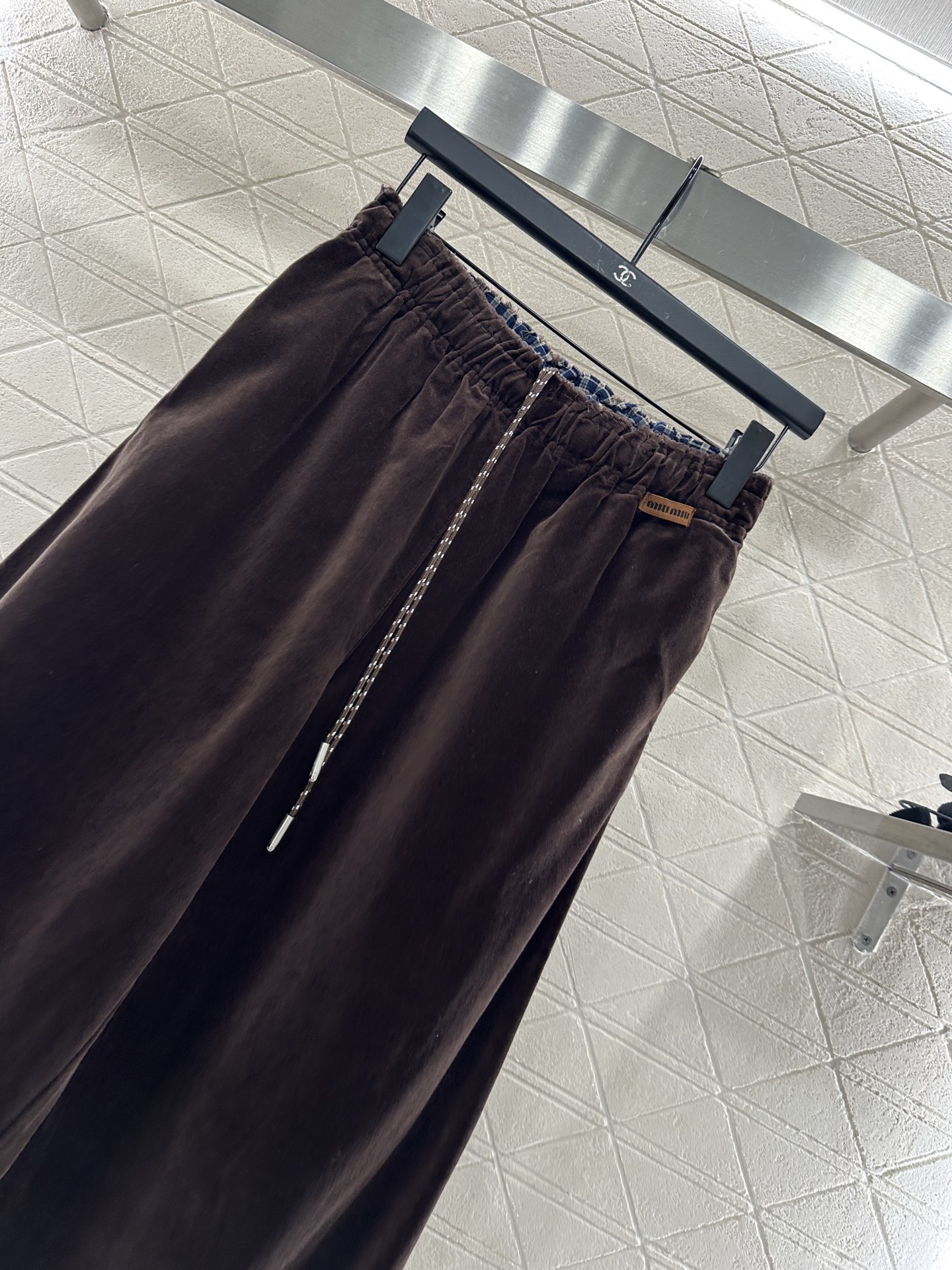 ♥Miumi*♥2025新品上架 绞花抽绳阔腿长裤定制YB进口丝绒棉材质 面料柔软舒适 光泽度上乘 高腰