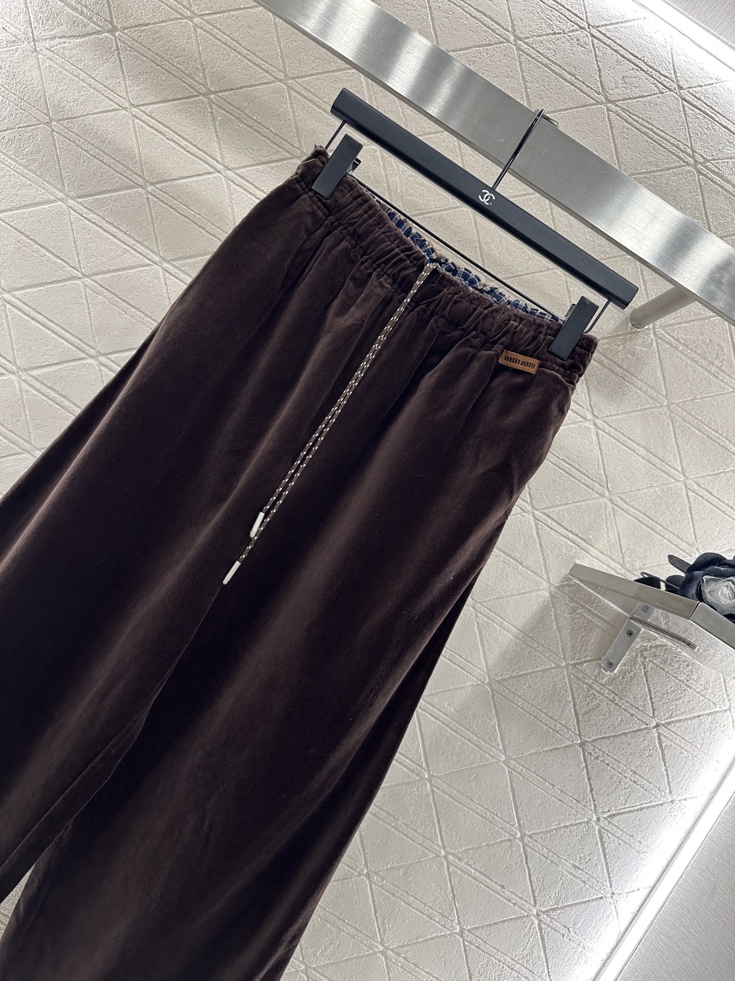 ♥Miumi*♥2025新品上架 绞花抽绳阔腿长裤定制YB进口丝绒棉材质 面料柔软舒适 光泽度上乘 高腰