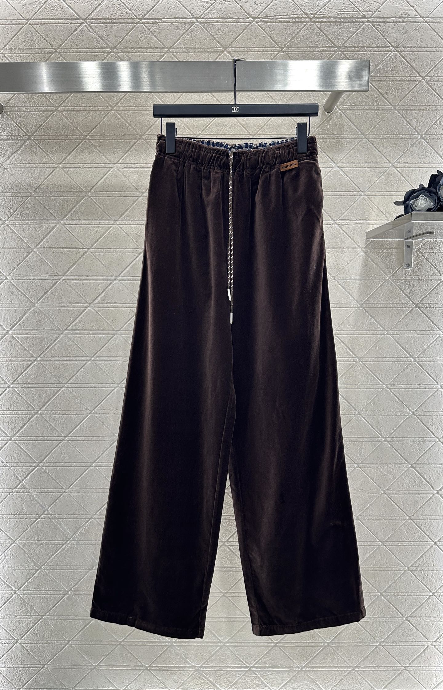 ♥Miumi*♥2025新品上架 绞花抽绳阔腿长裤定制YB进口丝绒棉材质 面料柔软舒适 光泽度上乘 高腰