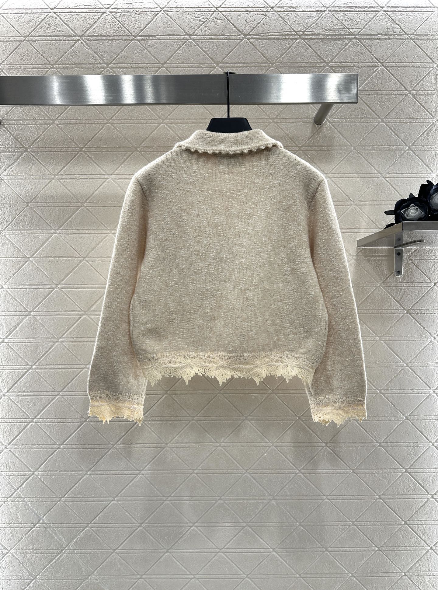 ♥Chane*♥2025新品上架 绣花花边针织开衫定制YB羊绒纱线织造 穿搭舒适 柔软细腻 翻领针织开衫