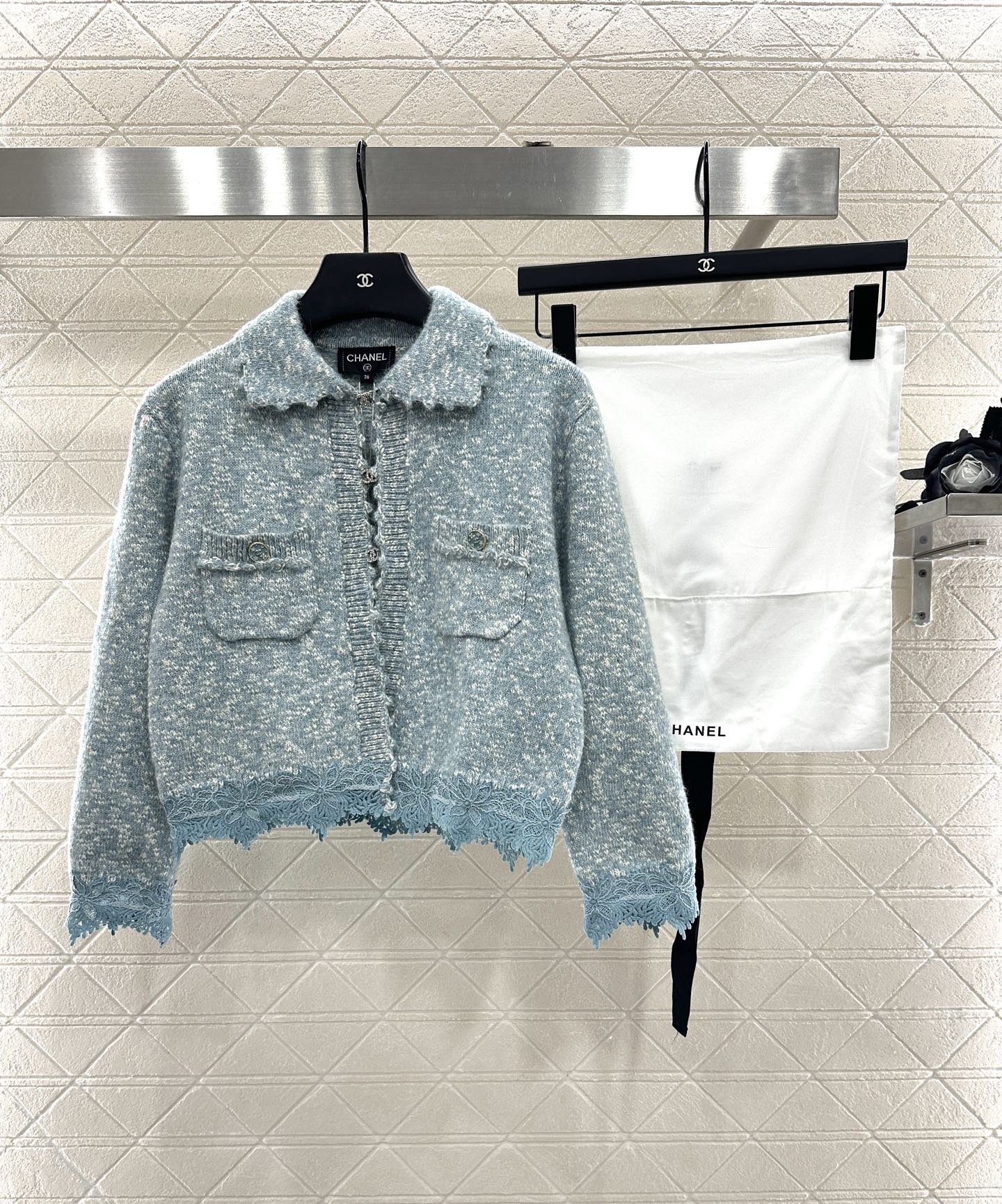 ♥Chane*♥2025新品上架 绣花花边针织开衫定制YB羊绒纱线织造 穿搭舒适 柔软细腻 翻领针织开衫