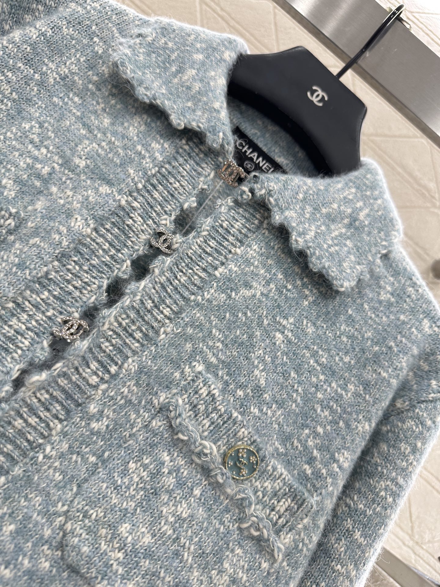 ♥Chane*♥2025新品上架 绣花花边针织开衫定制YB羊绒纱线织造 穿搭舒适 柔软细腻 翻领针织开衫