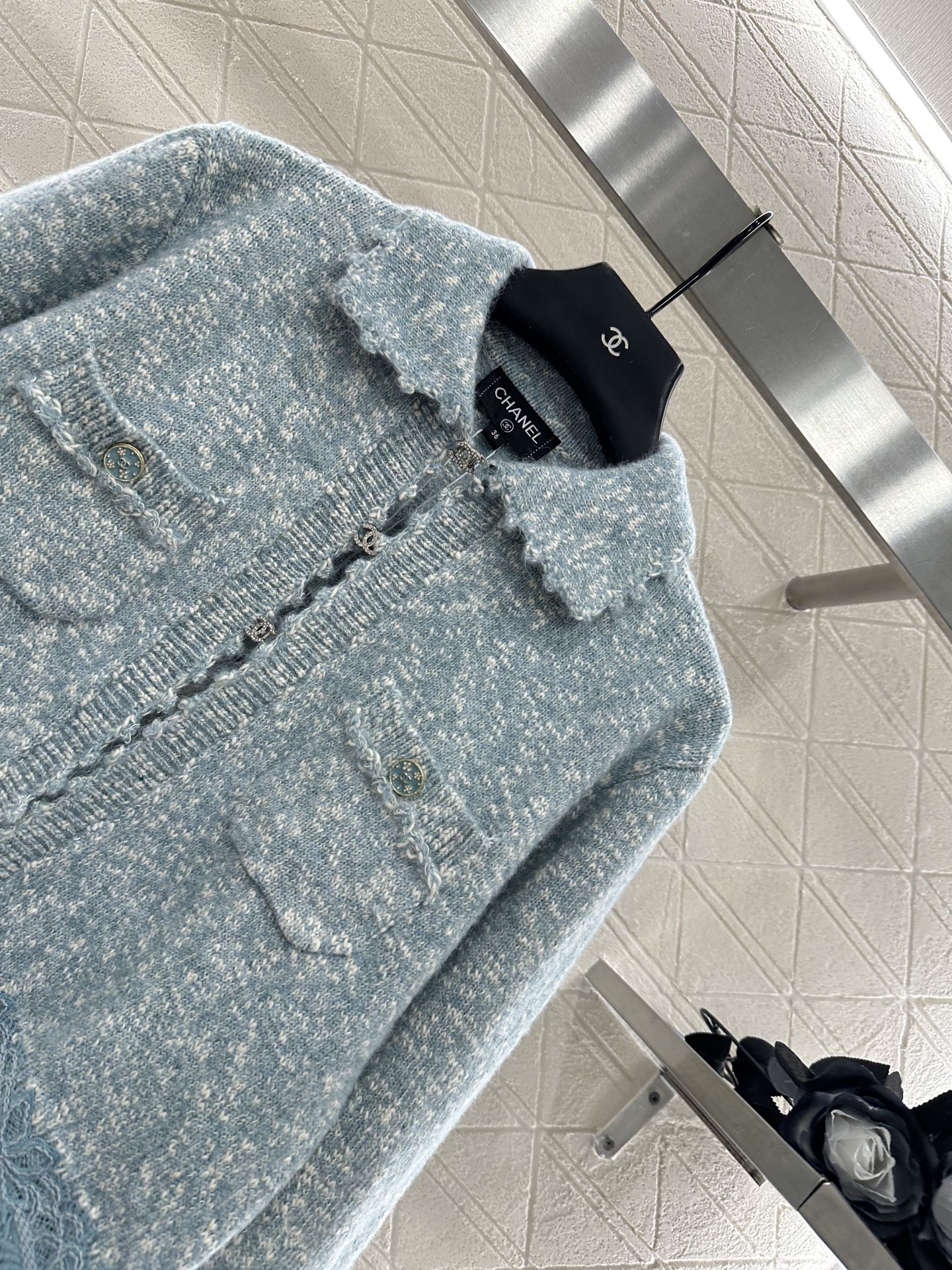 ♥Chane*♥2025新品上架 绣花花边针织开衫定制YB羊绒纱线织造 穿搭舒适 柔软细腻 翻领针织开衫