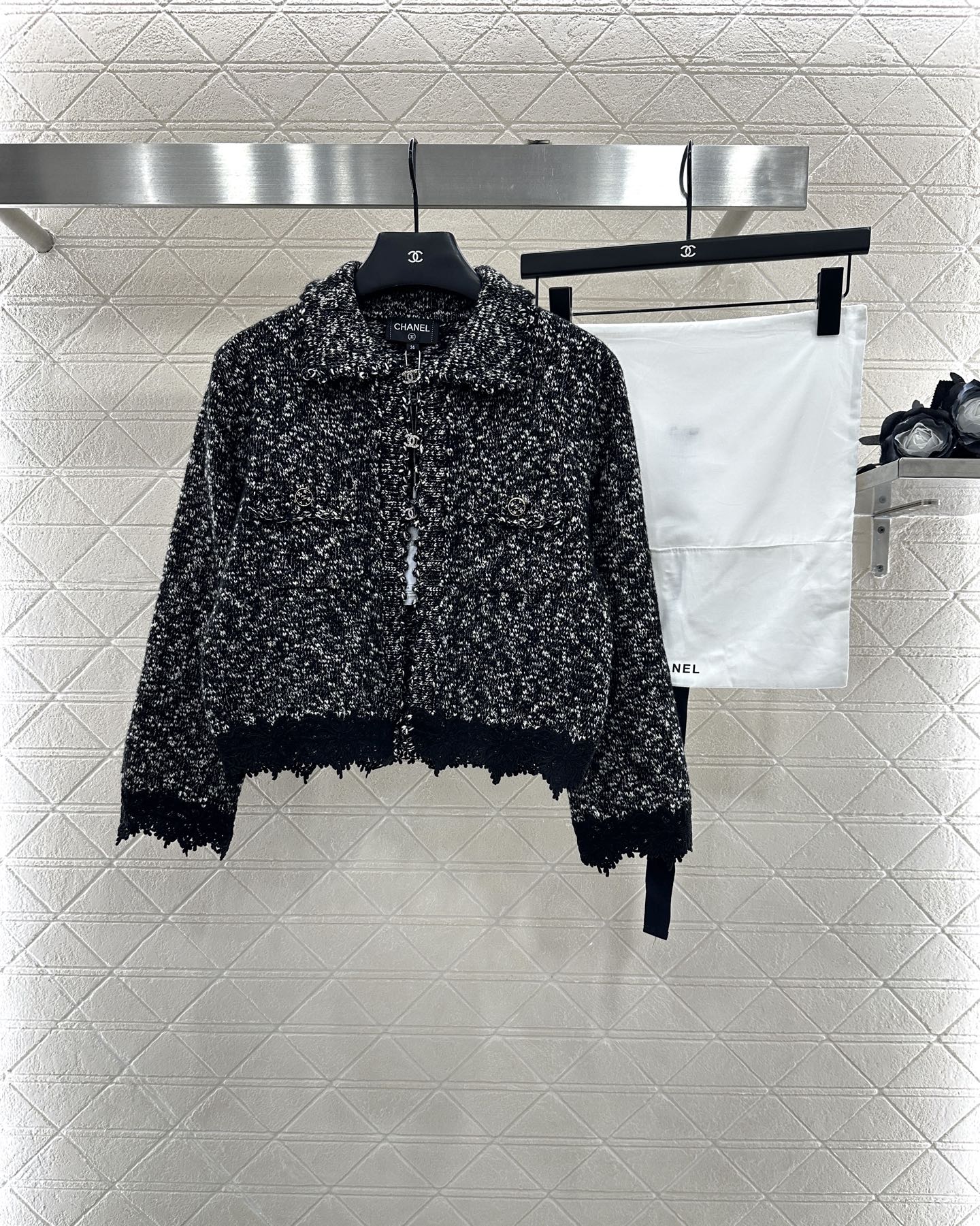 ♥Chane*♥2025新品上架 绣花花边针织开衫定制YB羊绒纱线织造 穿搭舒适 柔软细腻 翻领针织开衫