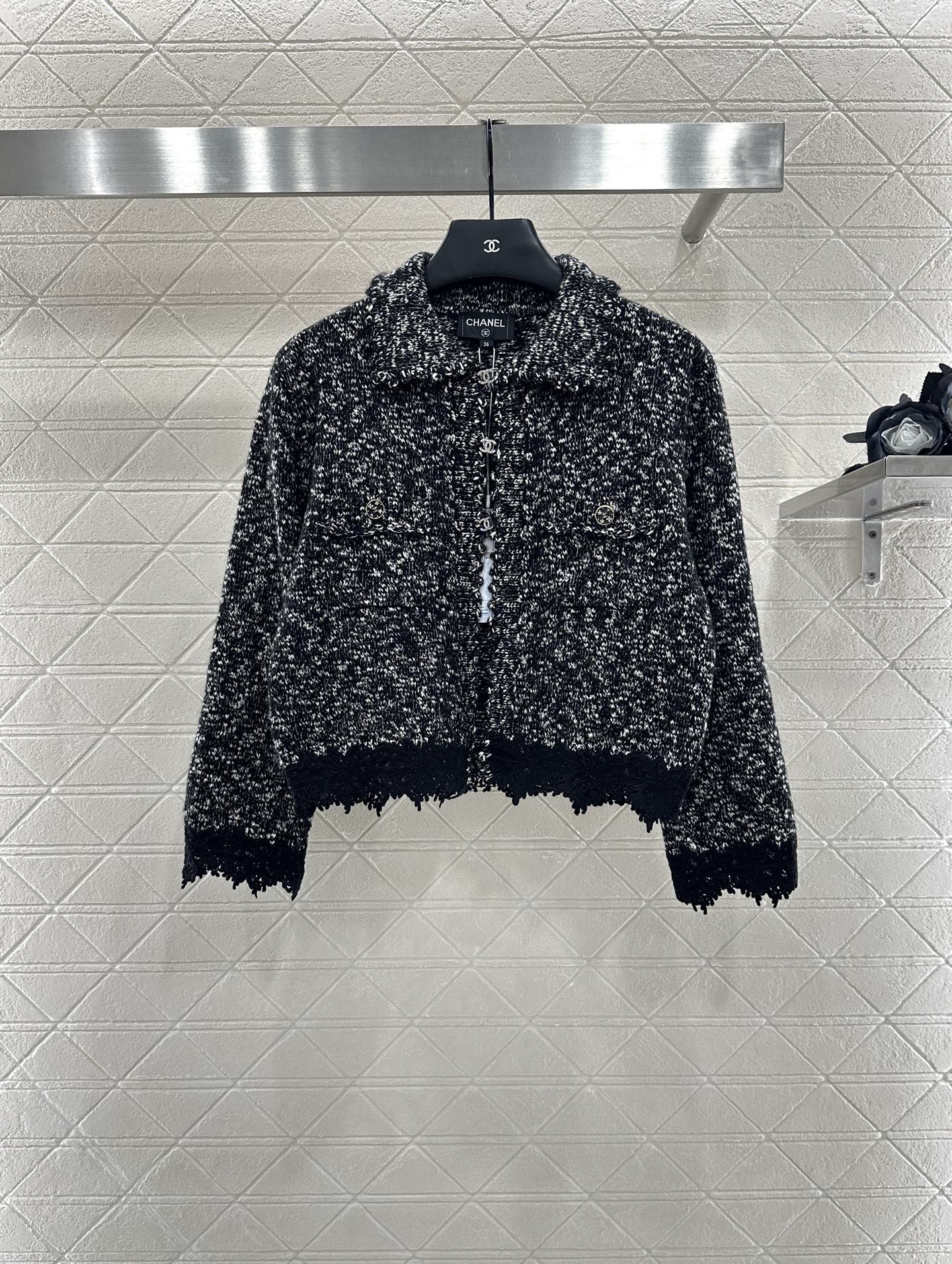 ♥Chane*♥2025新品上架 绣花花边针织开衫定制YB羊绒纱线织造 穿搭舒适 柔软细腻 翻领针织开衫