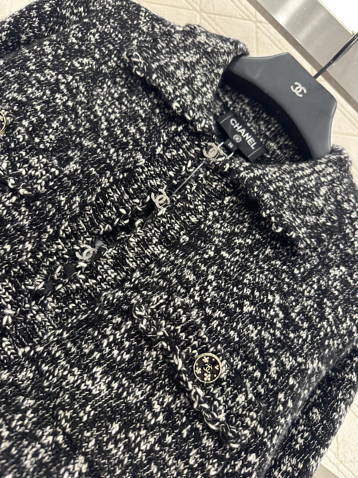 ♥Chane*♥2025新品上架 绣花花边针织开衫定制YB羊绒纱线织造 穿搭舒适 柔软细腻 翻领针织开衫