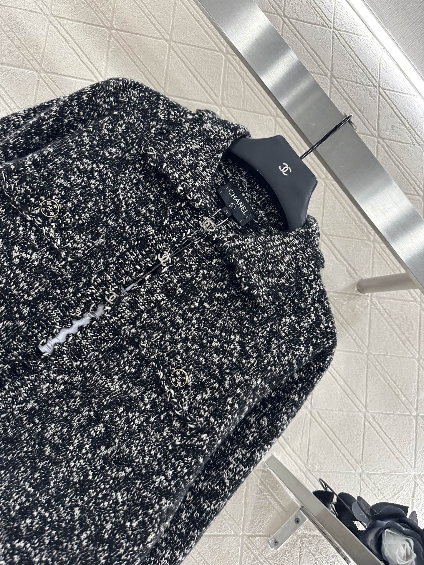 ♥Chane*♥2025新品上架 绣花花边针织开衫定制YB羊绒纱线织造 穿搭舒适 柔软细腻 翻领针织开衫