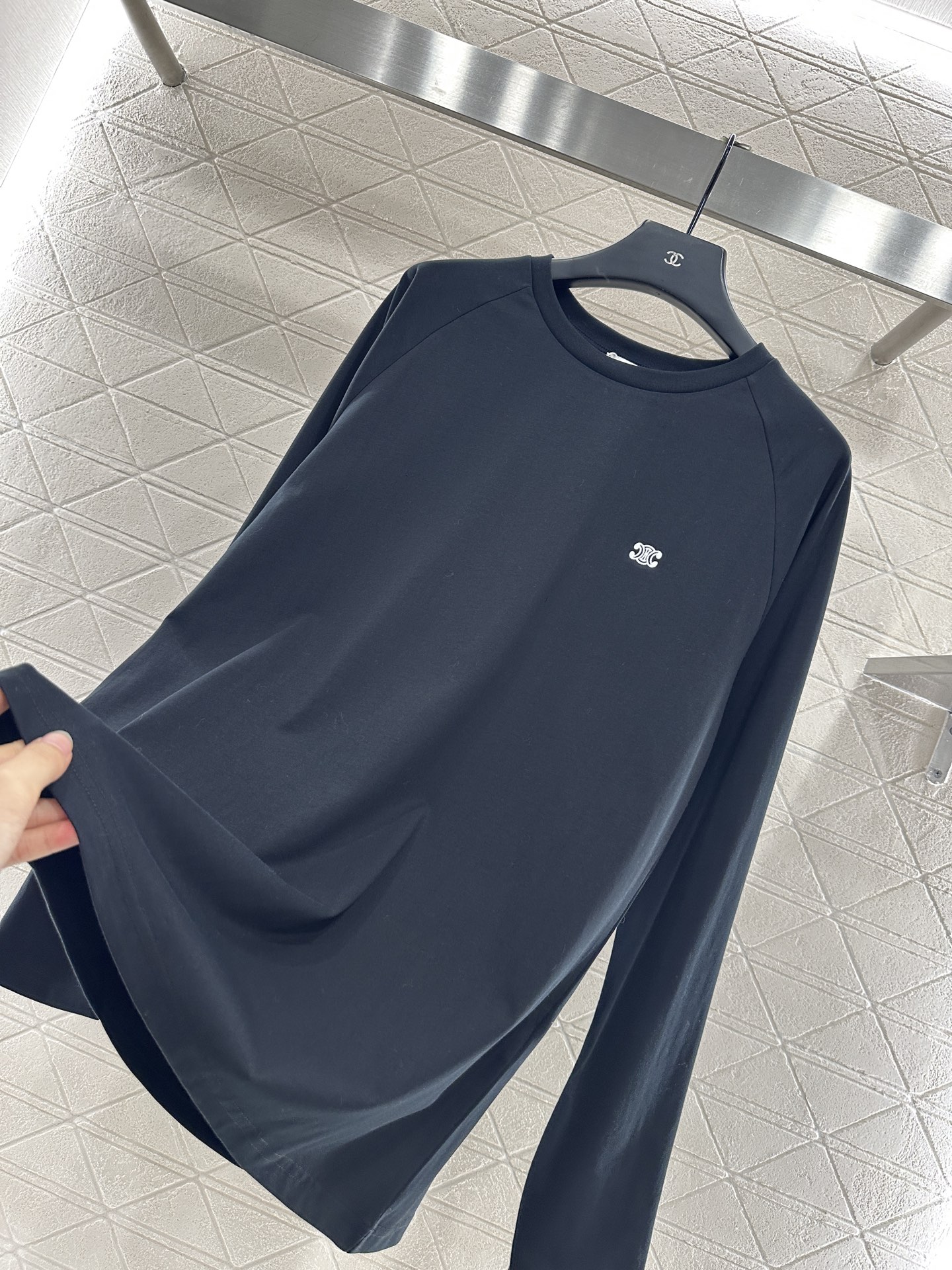 ♥Celin*♥2025新品上架 凯旋门长袖上衣定制YB斜纹全棉材质 质感舒适 弹力十足 圆领长袖上衣裁