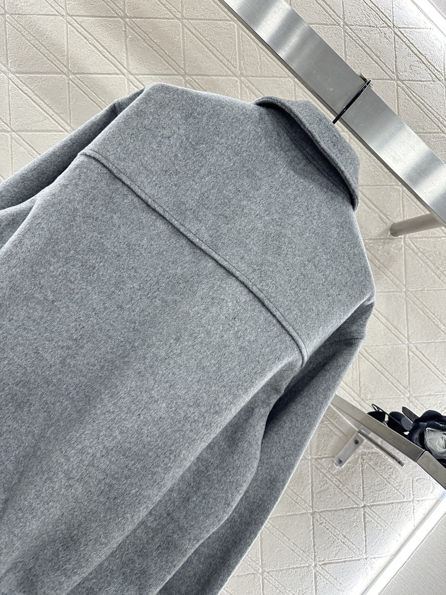 ♥Miumi*♥2025新品上架 翻领休闲外套定制YB进口羊绒羊毛材质 质感高级 分量十足 廓形翻领外套