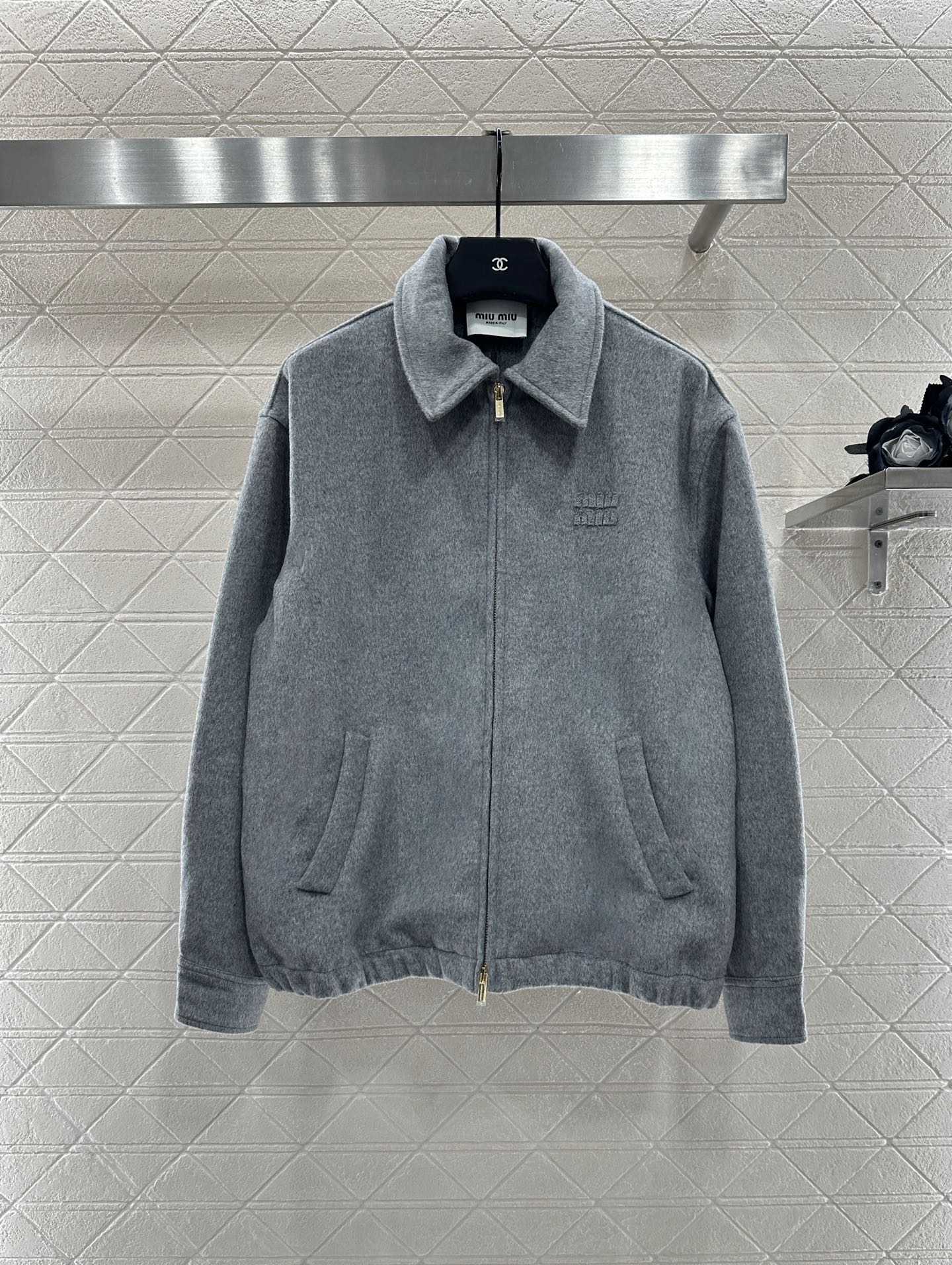 ♥Miumi*♥2025新品上架 翻领休闲外套定制YB进口羊绒羊毛材质 质感高级 分量十足 廓形翻领外套