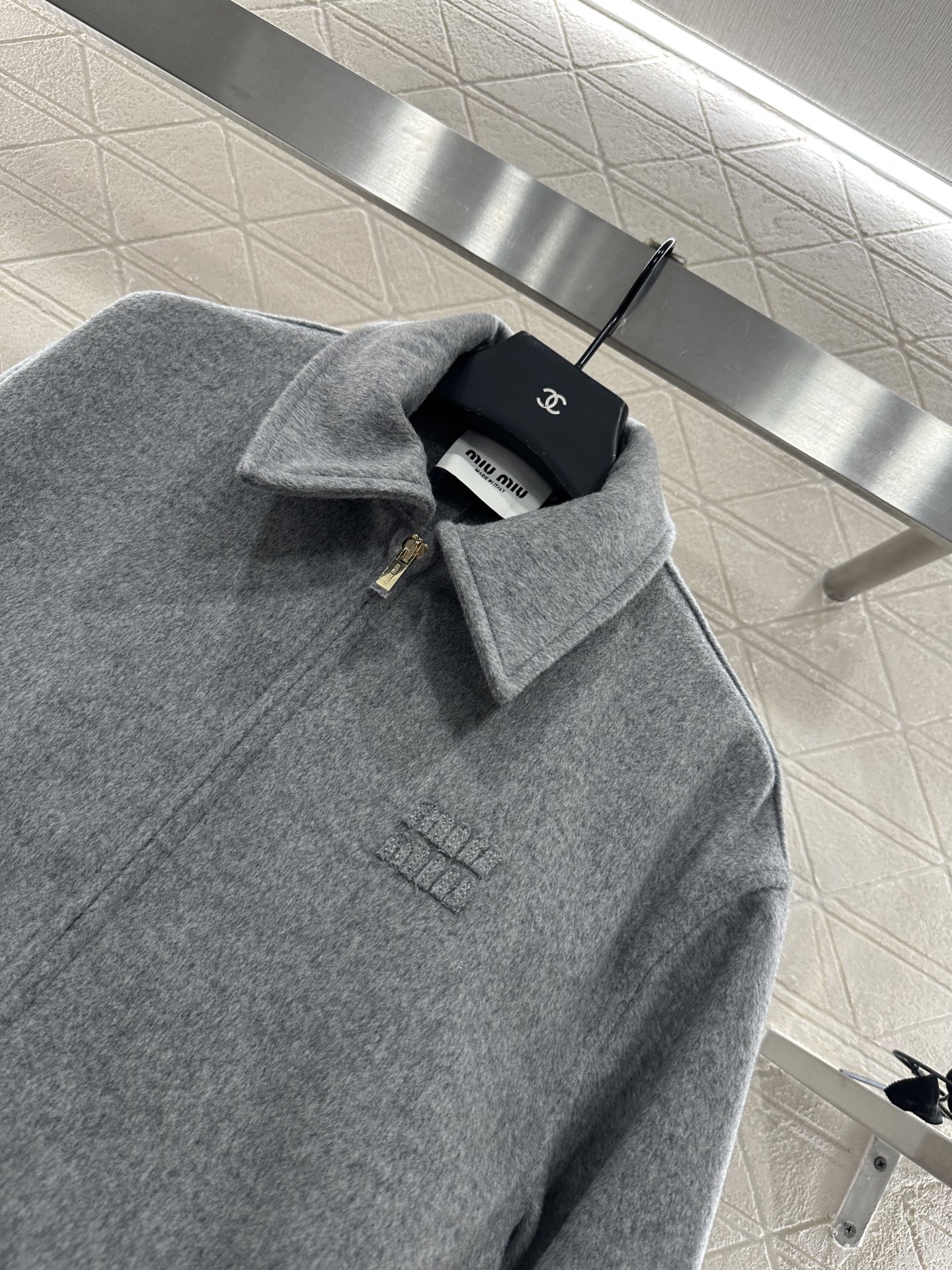 ♥Miumi*♥2025新品上架 翻领休闲外套定制YB进口羊绒羊毛材质 质感高级 分量十足 廓形翻领外套