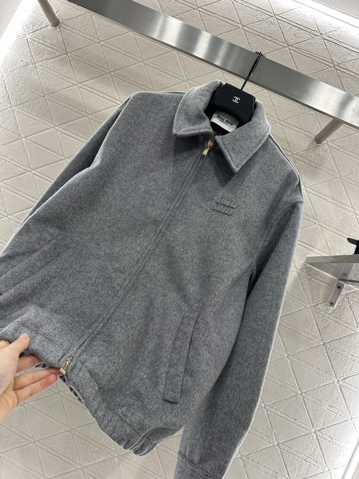 ♥Miumi*♥2025新品上架 翻领休闲外套定制YB进口羊绒羊毛材质 质感高级 分量十足 廓形翻领外套