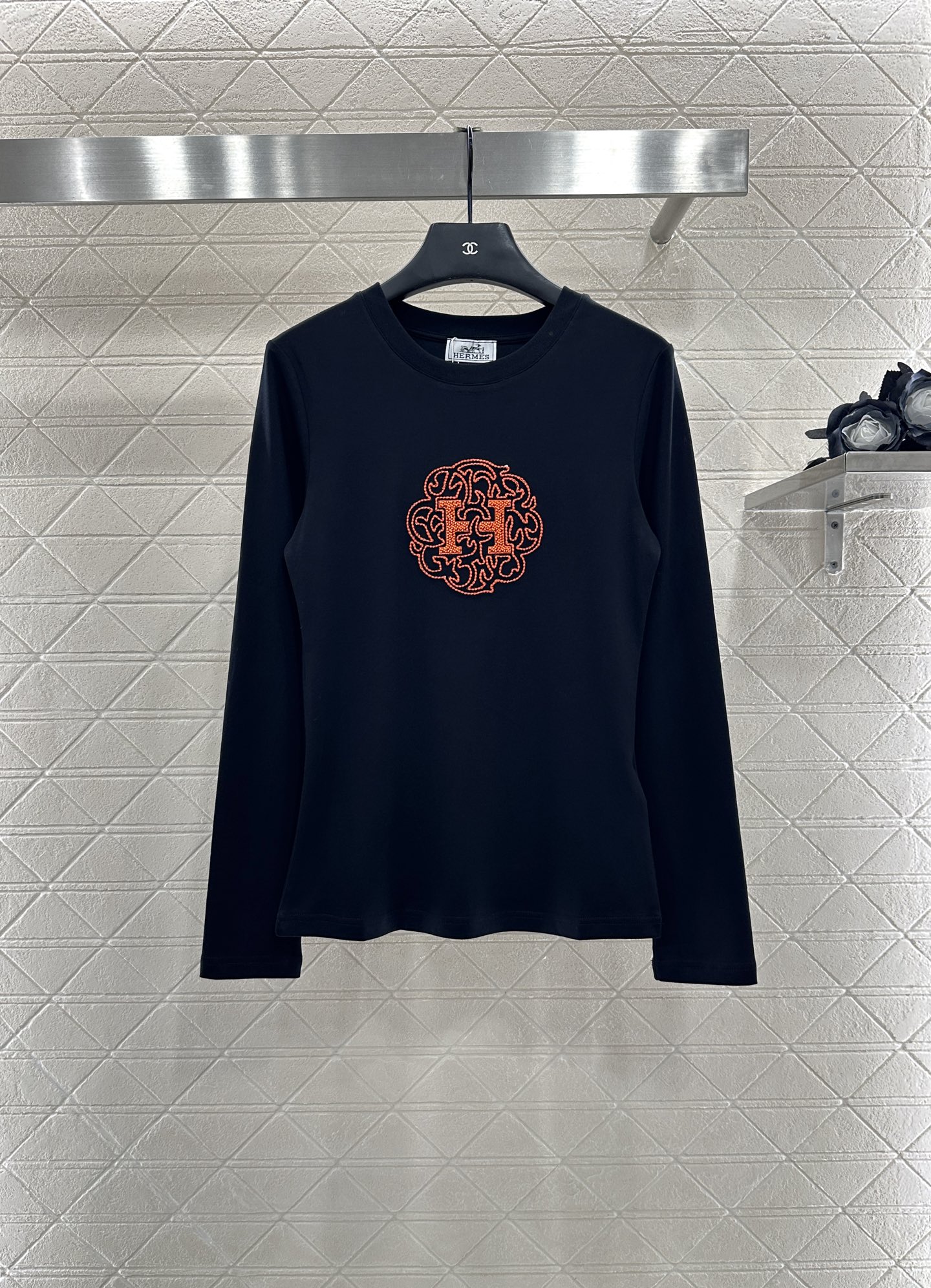 ♥Herme*♥2025新品上架 修身订珠徽标上衣定制YB斜纹全棉材质 质感舒适 弹力十足 修身圆领上衣