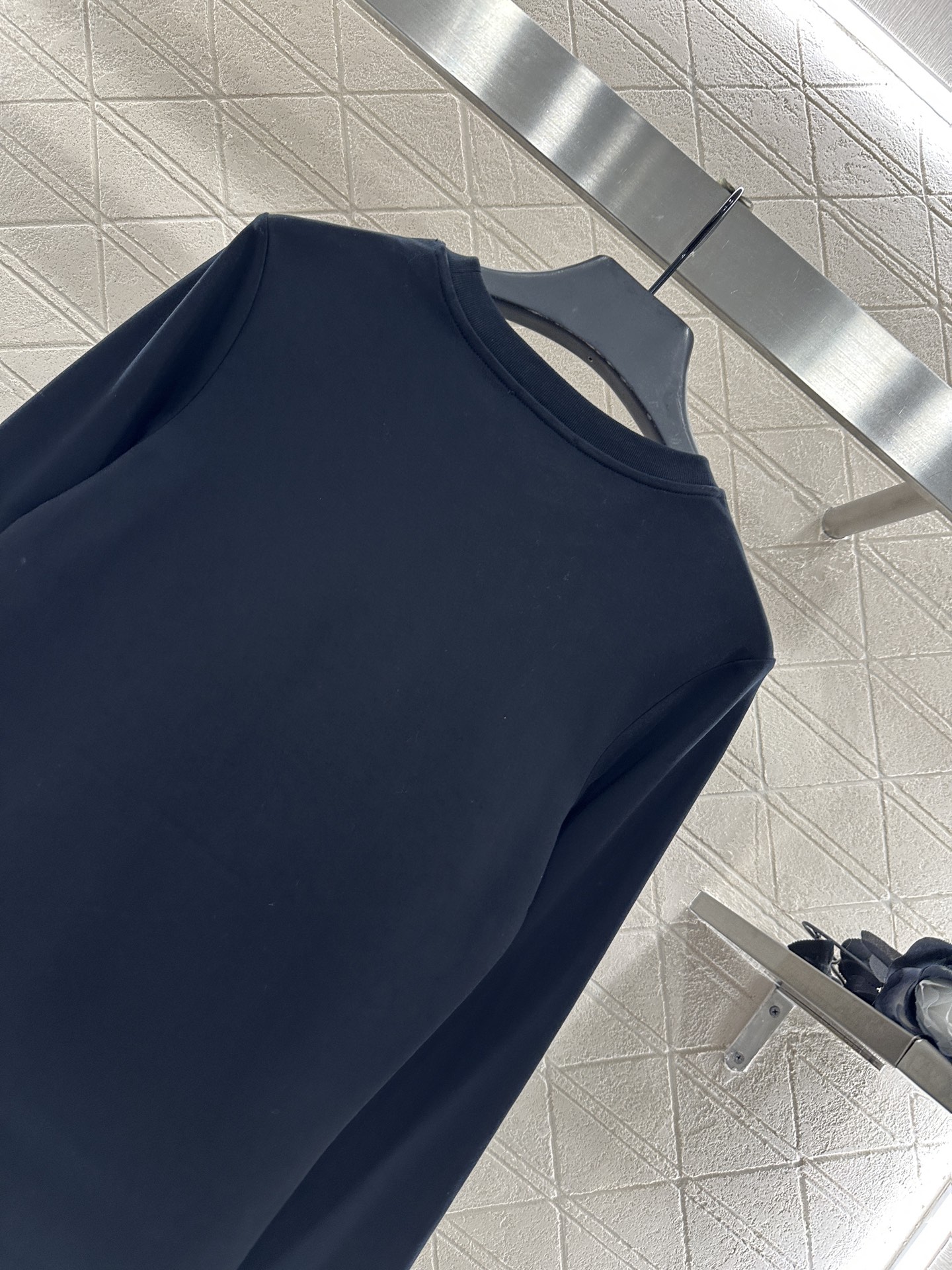 ♥Herme*♥2025新品上架 修身订珠徽标上衣定制YB斜纹全棉材质 质感舒适 弹力十足 修身圆领上衣