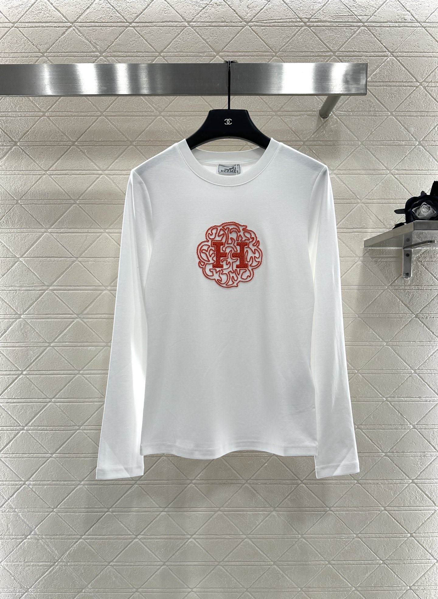 ♥Herme*♥2025新品上架 修身订珠徽标上衣定制YB斜纹全棉材质 质感舒适 弹力十足 修身圆领上衣