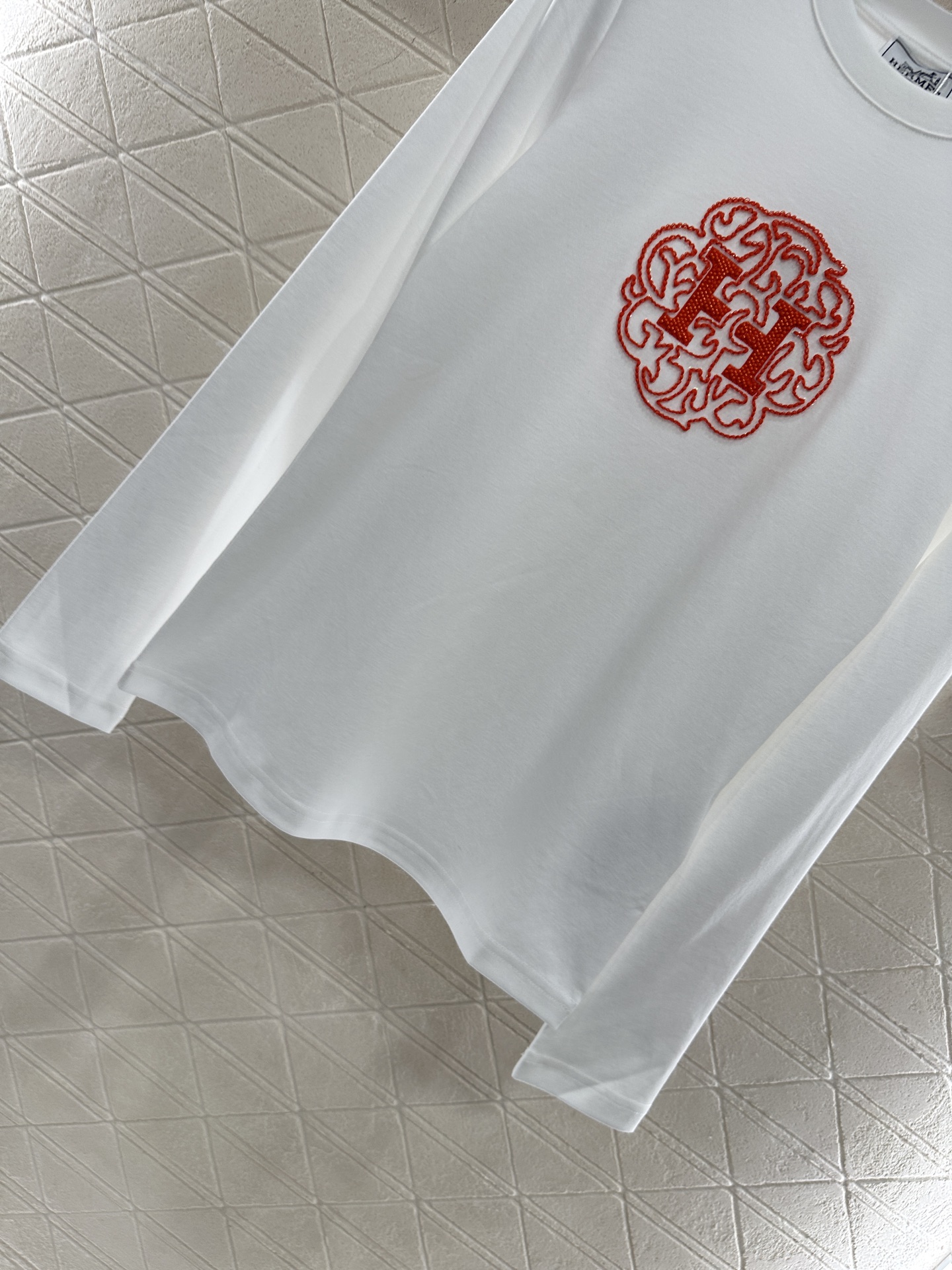 ♥Herme*♥2025新品上架 修身订珠徽标上衣定制YB斜纹全棉材质 质感舒适 弹力十足 修身圆领上衣