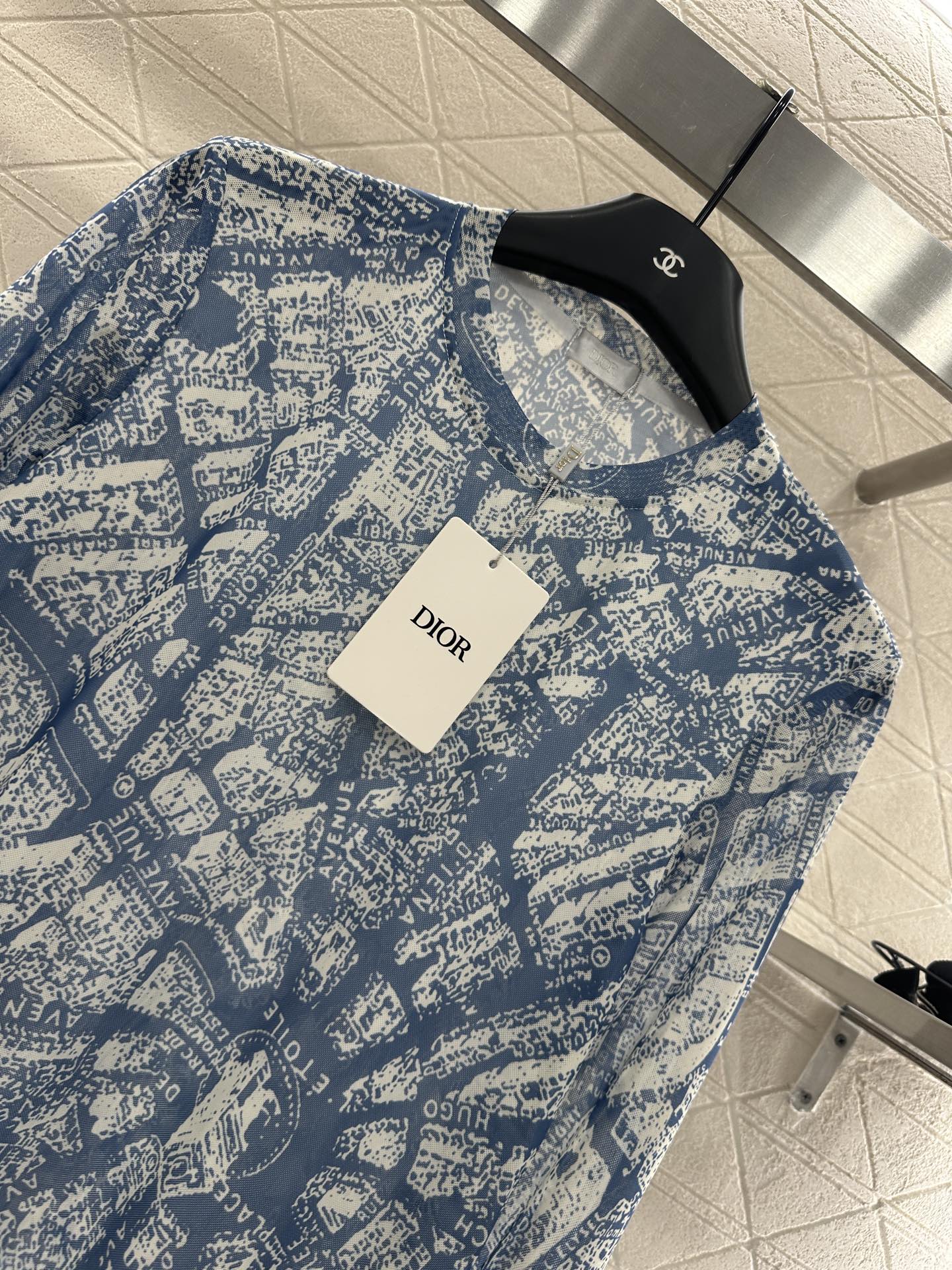 ♥Dio*♥2025新品上架 修身圆领印花打底衫定制YB进口网纱材质 清透舒适 弹力十足 圆领长袖打底裁