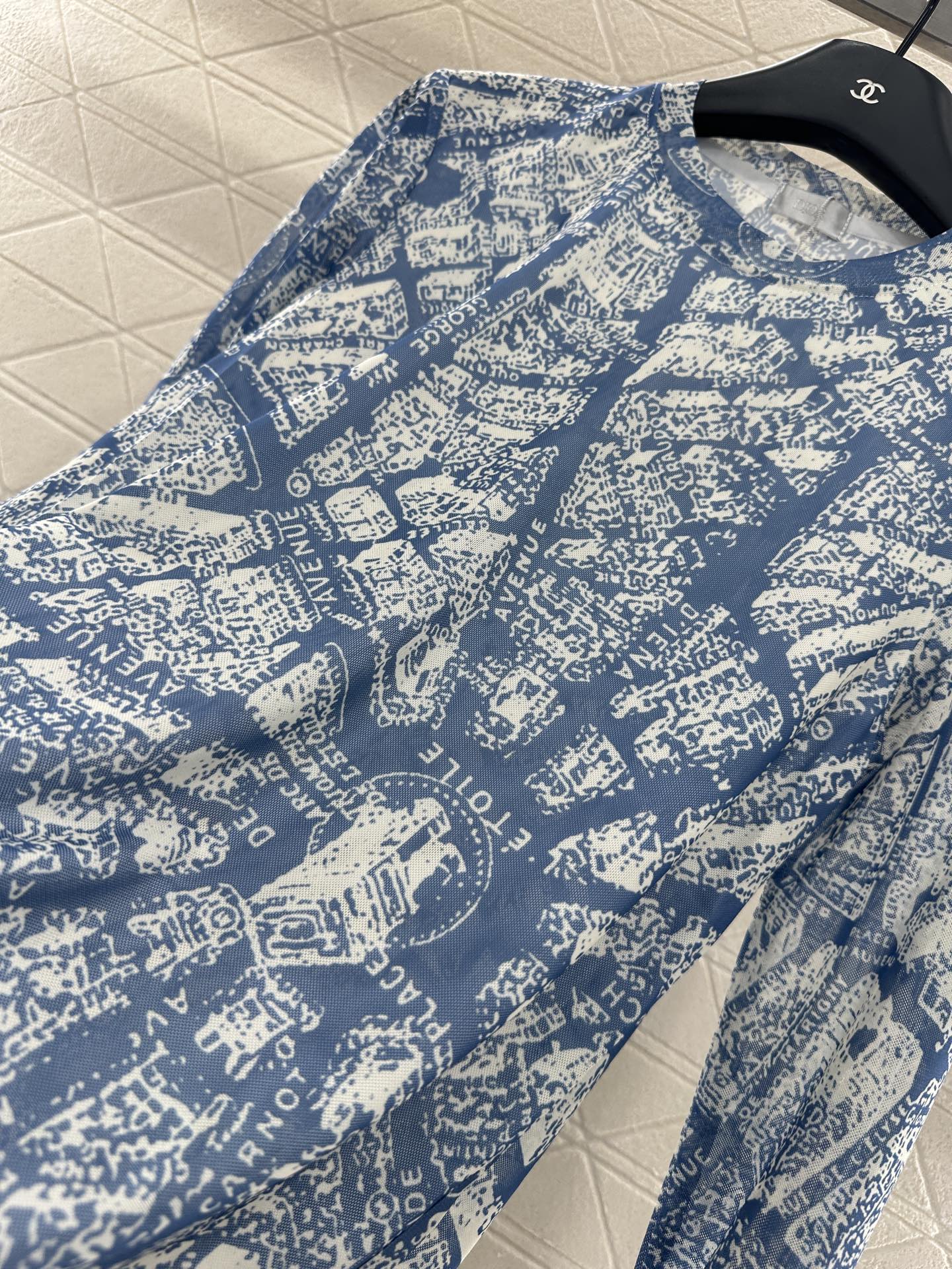 ♥Dio*♥2025新品上架 修身圆领印花打底衫定制YB进口网纱材质 清透舒适 弹力十足 圆领长袖打底裁