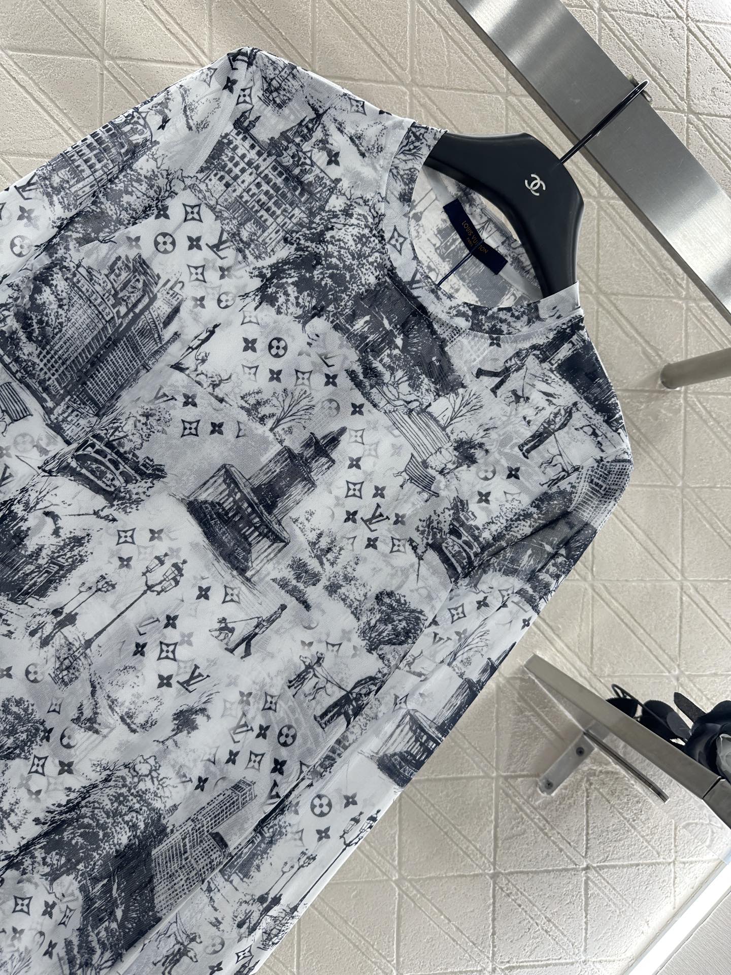 ♥Louis Vuitto*♥2025新品上架 修身印花打底衫定制YB进口网纱材质 清透舒适 弹力十足 