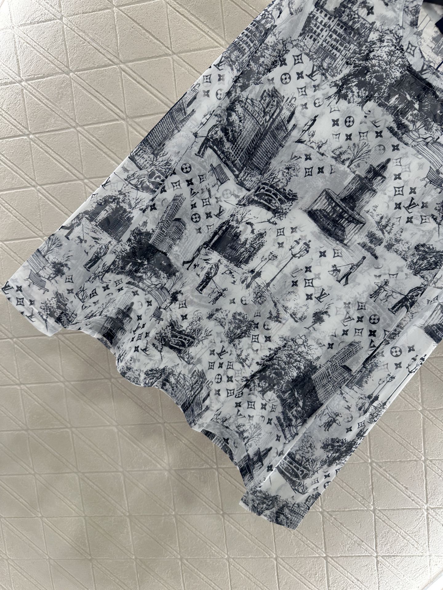 ♥Louis Vuitto*♥2025新品上架 修身印花打底衫定制YB进口网纱材质 清透舒适 弹力十足 