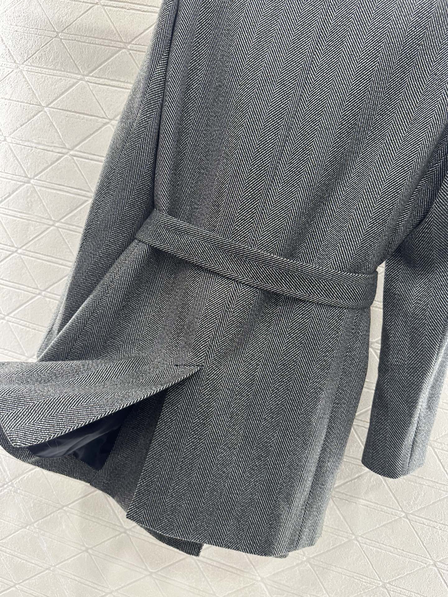 ♥Celin*♥2025新品上架 西装腰带中长外套定制YB进口材质 质感高级 光泽感明显 开襟V领西装外