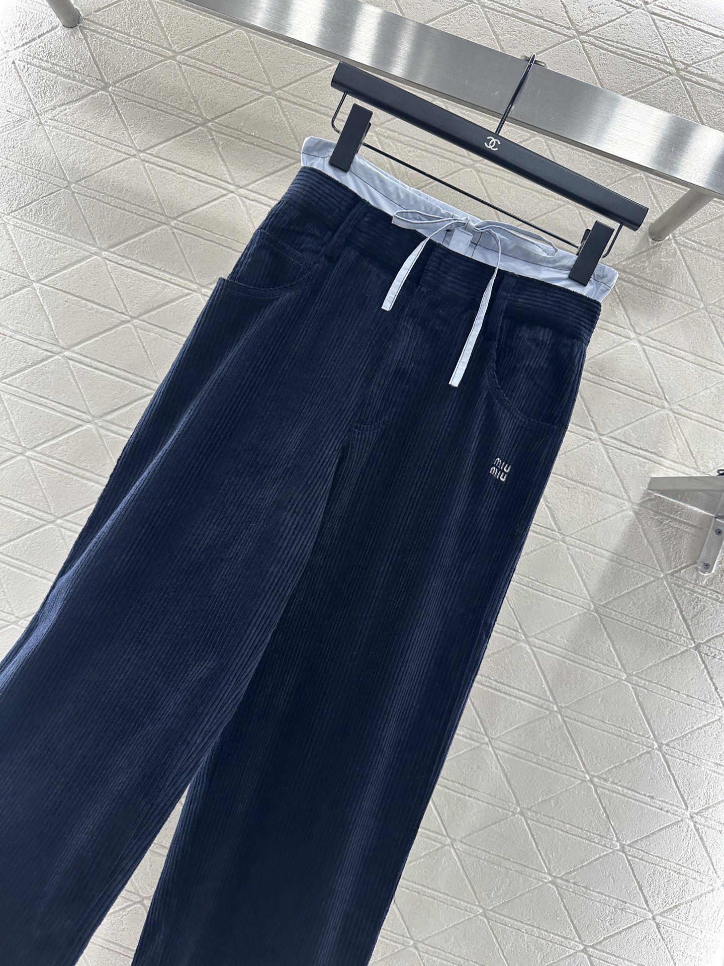 ♥Miumi♥2025新品上架 抽绳拼接阔腿长裤定制YB进口灯芯绒材质 面料柔挺舒适 垂顺有型 高腰阔腿