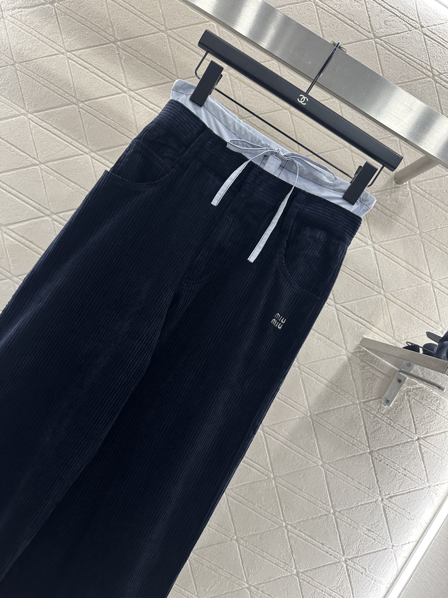 ♥Miumi♥2025新品上架 抽绳拼接阔腿长裤定制YB进口灯芯绒材质 面料柔挺舒适 垂顺有型 高腰阔腿