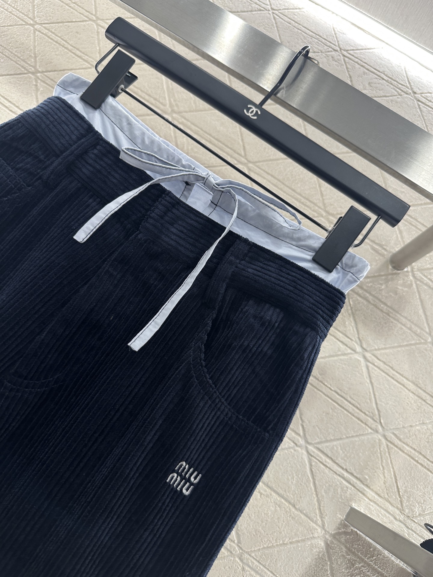 ♥Miumi♥2025新品上架 抽绳拼接阔腿长裤定制YB进口灯芯绒材质 面料柔挺舒适 垂顺有型 高腰阔腿