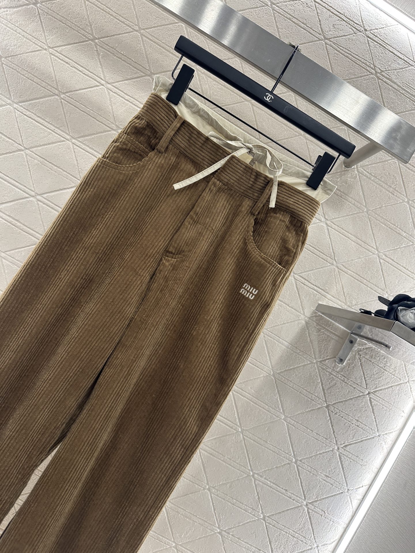 ♥Miumi♥2025新品上架 抽绳拼接阔腿长裤定制YB进口灯芯绒材质 面料柔挺舒适 垂顺有型 高腰阔腿