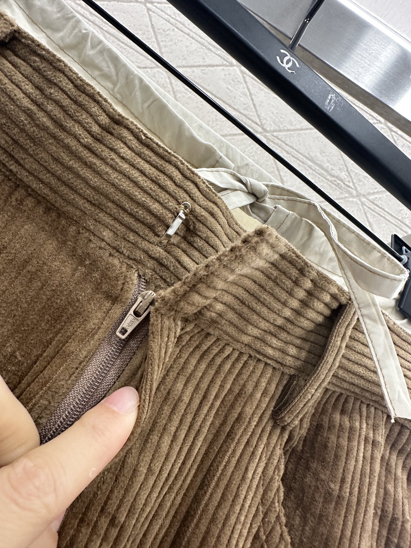 ♥Miumi♥2025新品上架 抽绳拼接阔腿长裤定制YB进口灯芯绒材质 面料柔挺舒适 垂顺有型 高腰阔腿