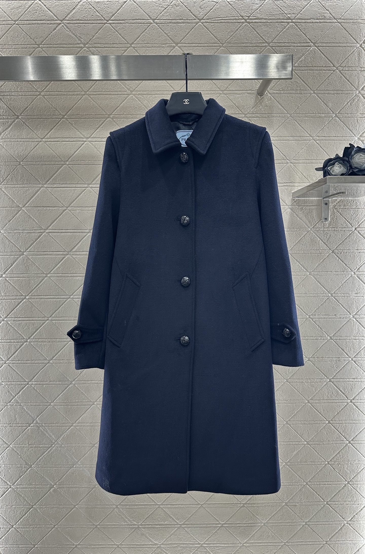 ♥Prad*♥2025新品上架 正肩翻领长款大衣定制YB百分百羊毛材质 质感品相绝佳 长款翻领毛呢大衣 