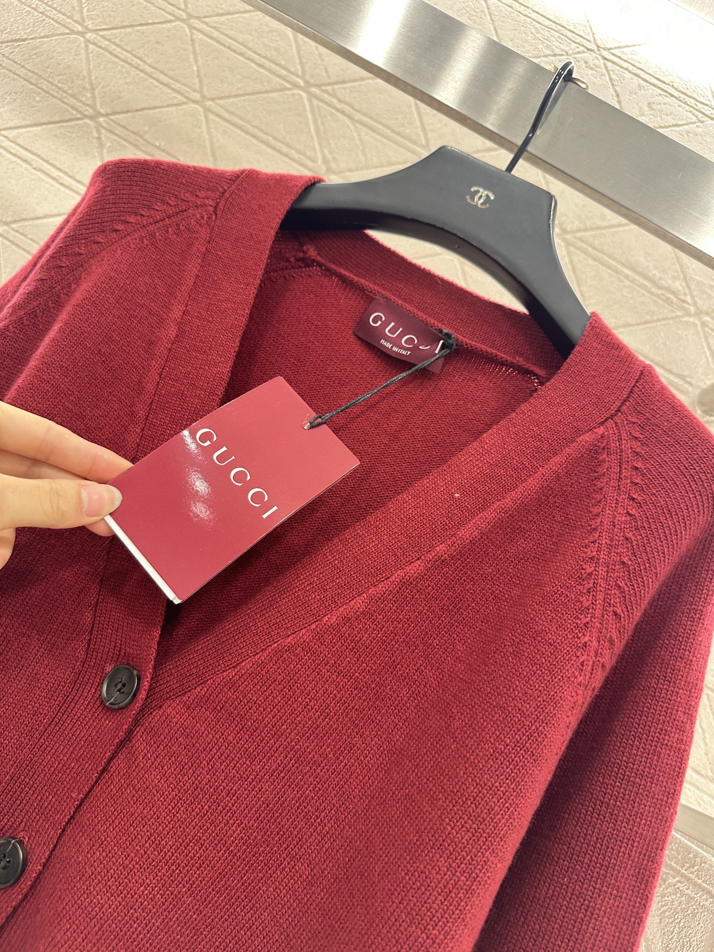 ♥Gucc*♥2025新品上架 马衔扣口袋针织开衫定制YB羊毛纱线织造 质感高级 舒适柔软 V领针织开衫