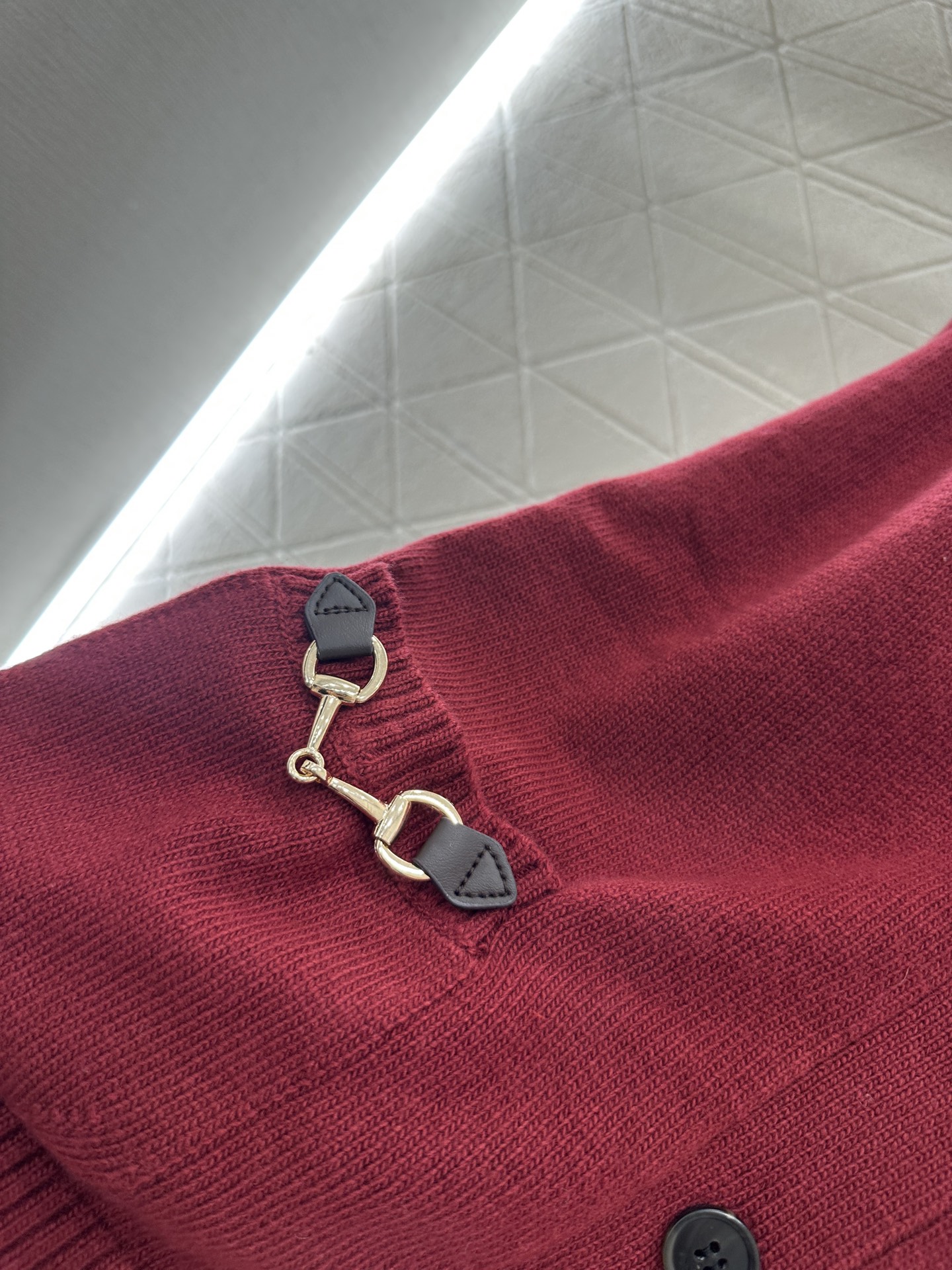 ♥Gucc*♥2025新品上架 马衔扣口袋针织开衫定制YB羊毛纱线织造 质感高级 舒适柔软 V领针织开衫