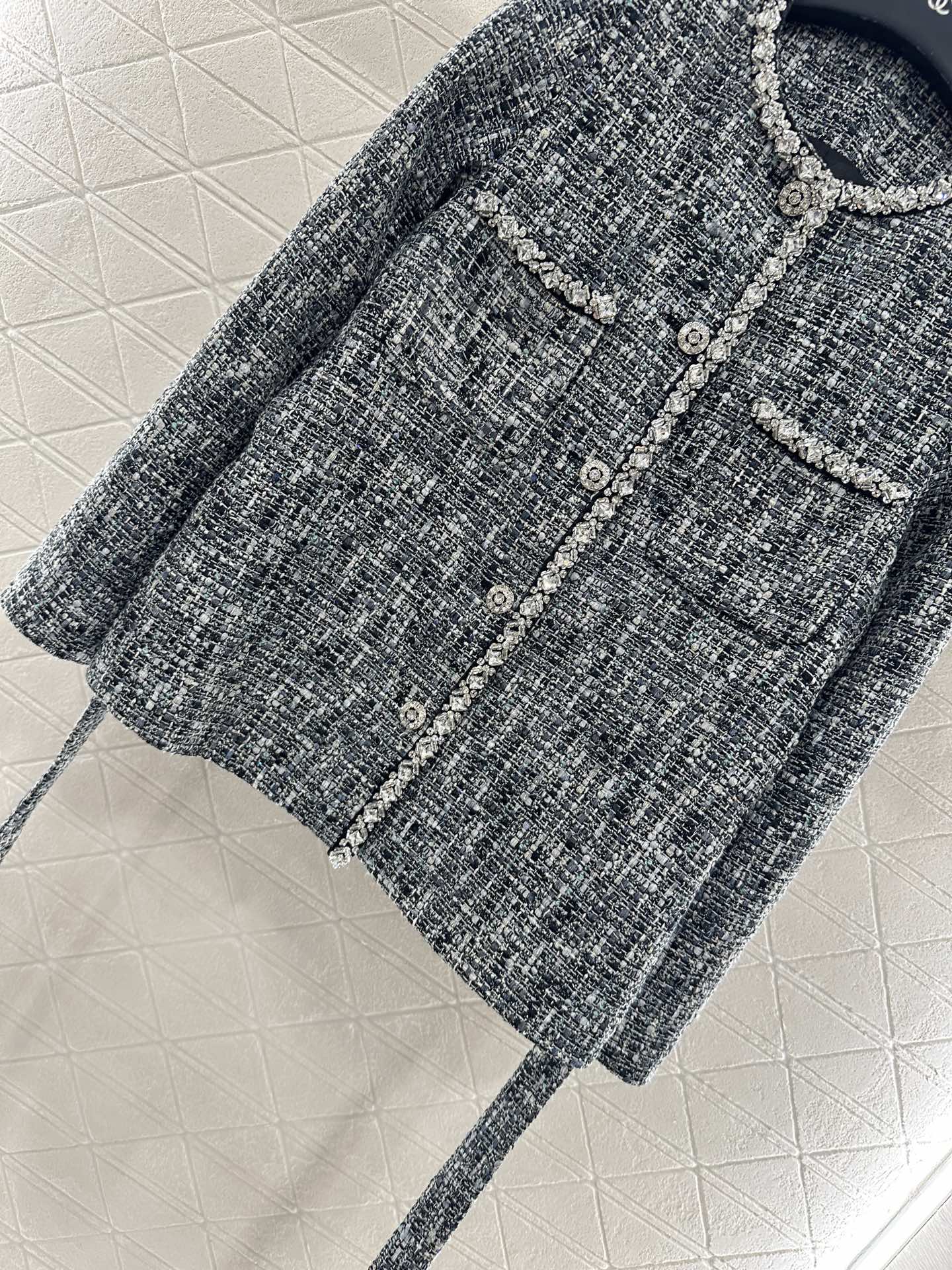 ♥Chane*♥2025新品上架 圆领洋装钉珠捆边外套定制YB进口粗纺羊毛呢材质 质感高级 品相十足 圆