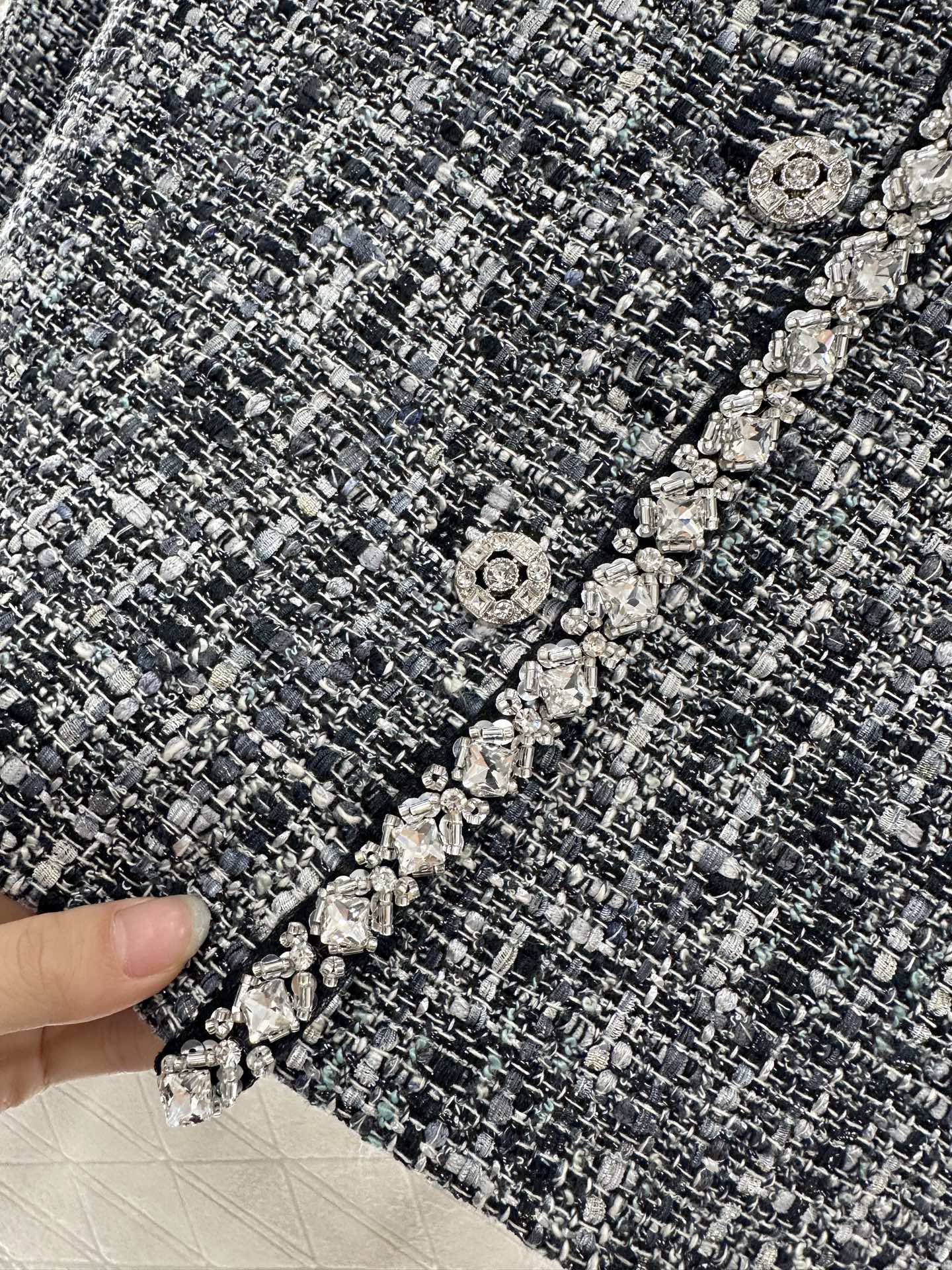 ♥Chane*♥2025新品上架 圆领洋装钉珠捆边外套定制YB进口粗纺羊毛呢材质 质感高级 品相十足 圆