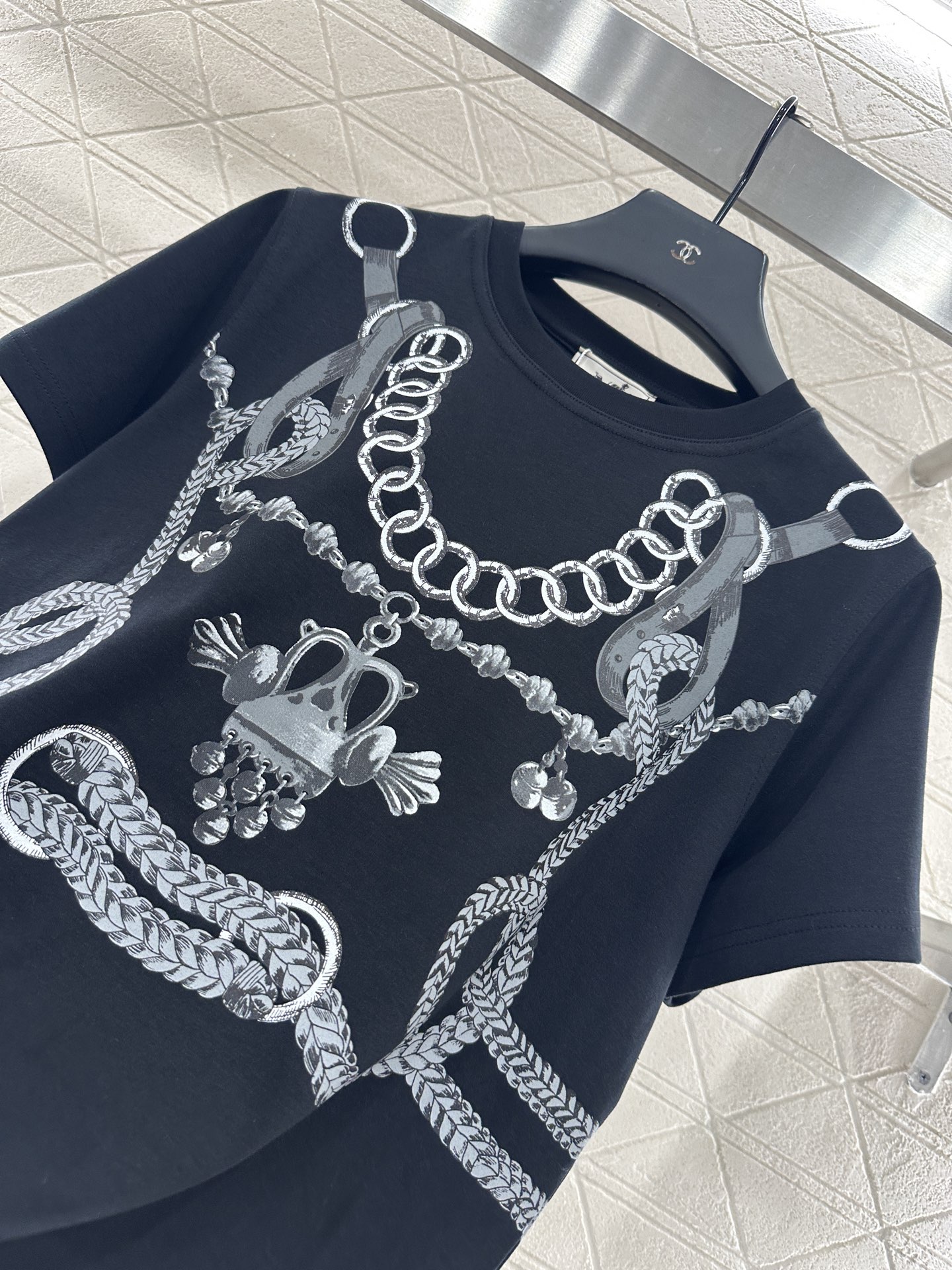 ♥Herme*♥2025新品上架 圆领链扣印花𝑇𝑒𝑒定制YB丝光全棉材质 透气舒适 质感十足 常规短袖T