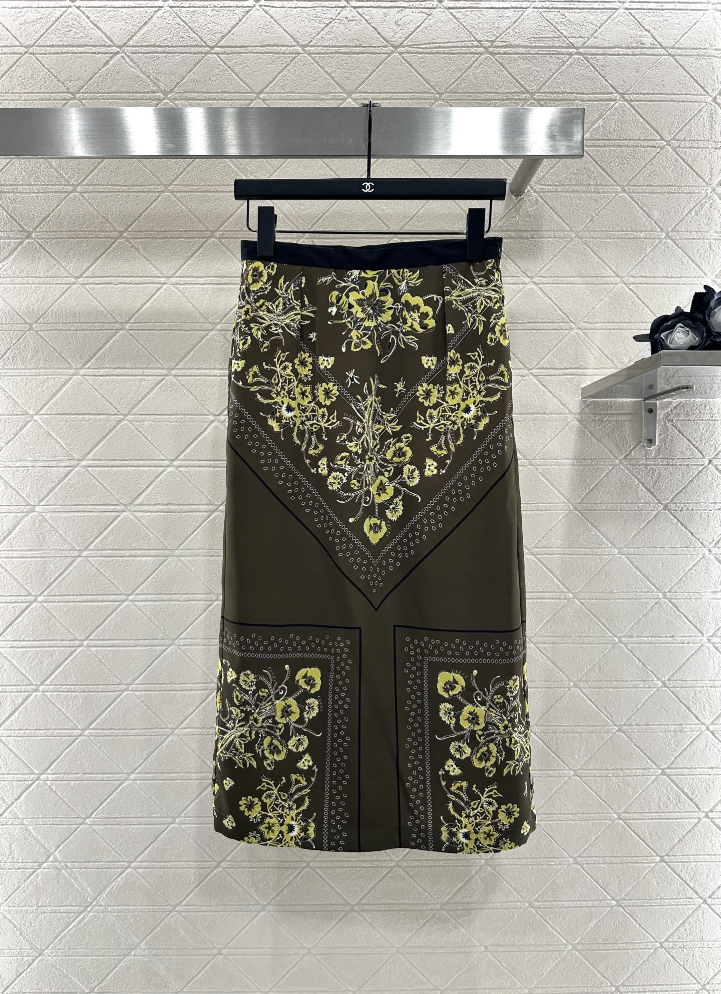 ♥Gucc*♥2025新品上架 印花飘带衬衫半裙套装定制YB进口斜纹稠材质 质感光泽 垂顺舒适 撞色翻领