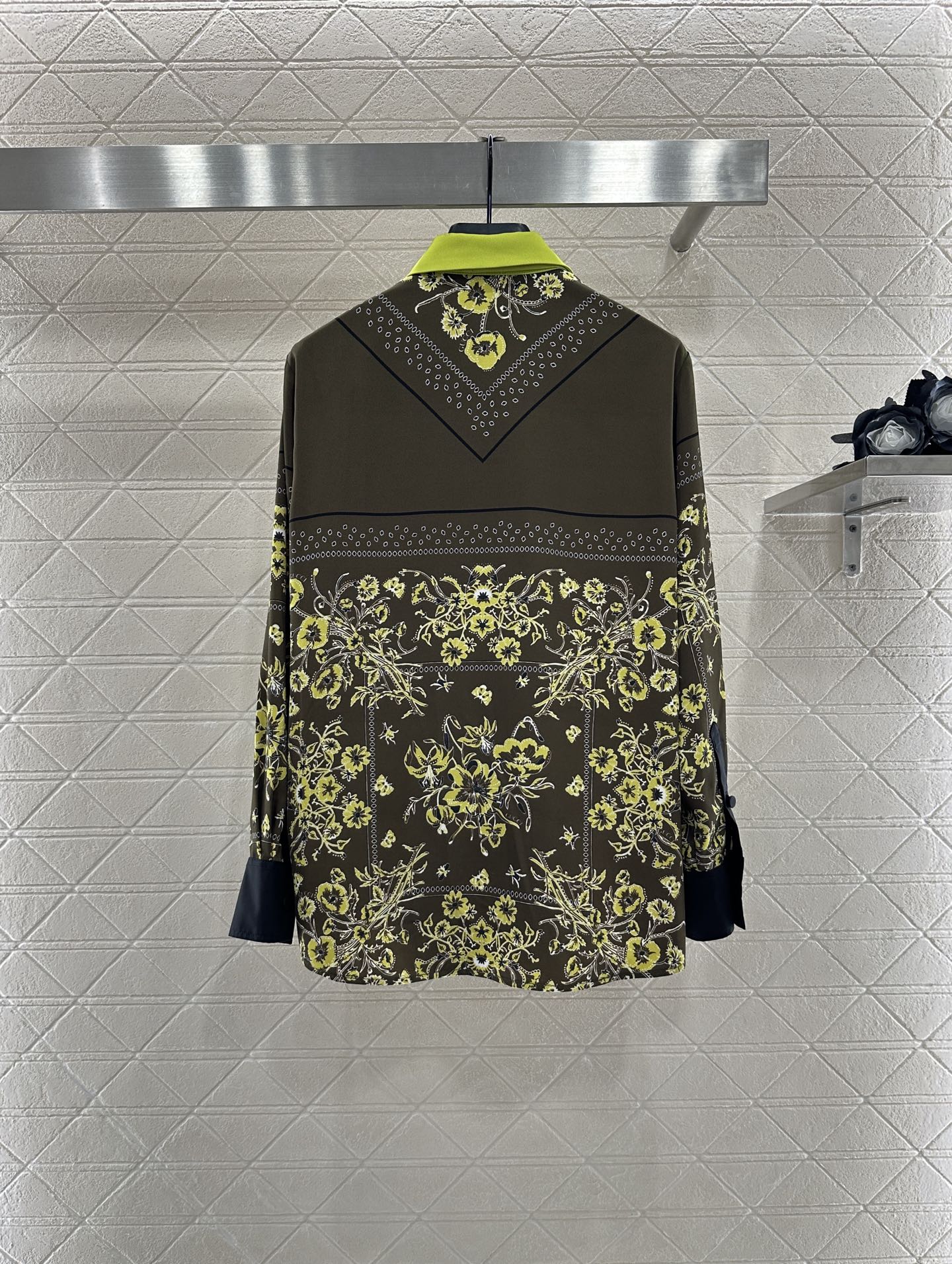 ♥Gucc*♥2025新品上架 印花飘带衬衫半裙套装定制YB进口斜纹稠材质 质感光泽 垂顺舒适 撞色翻领