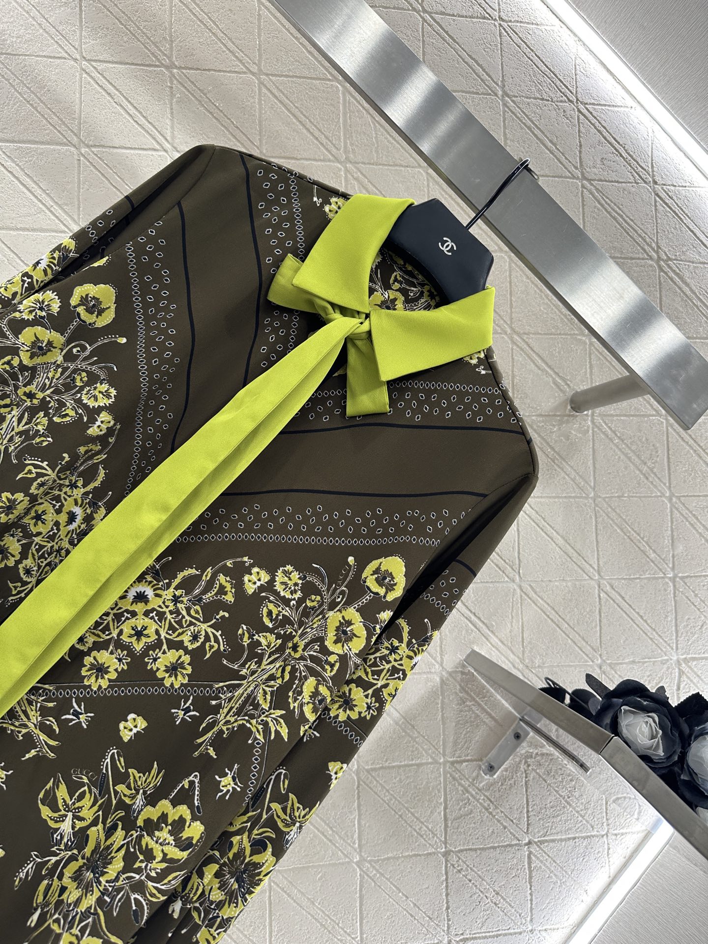 ♥Gucc*♥2025新品上架 印花飘带衬衫半裙套装定制YB进口斜纹稠材质 质感光泽 垂顺舒适 撞色翻领