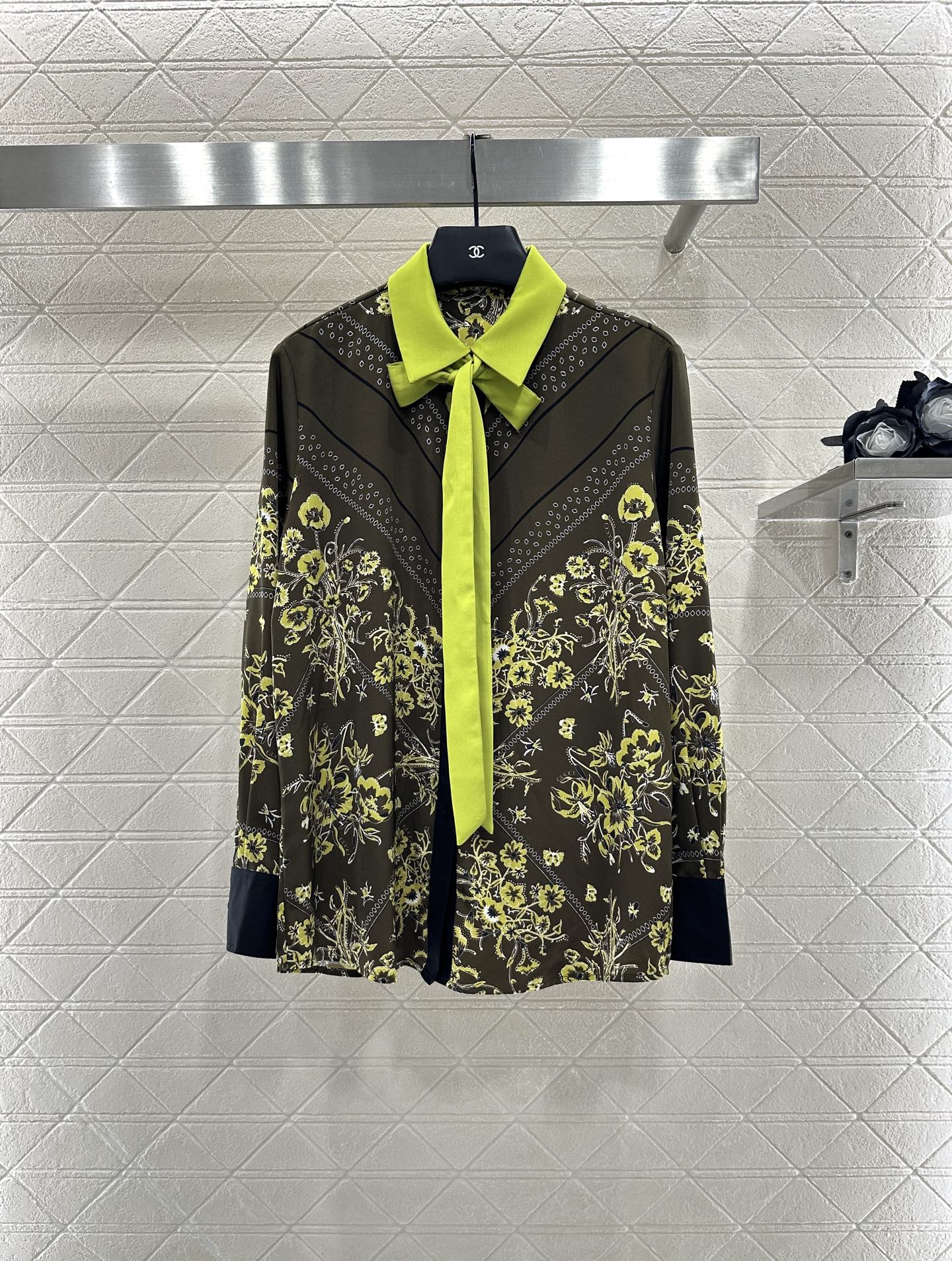 ♥Gucc*♥2025新品上架 印花飘带衬衫半裙套装定制YB进口斜纹稠材质 质感光泽 垂顺舒适 撞色翻领