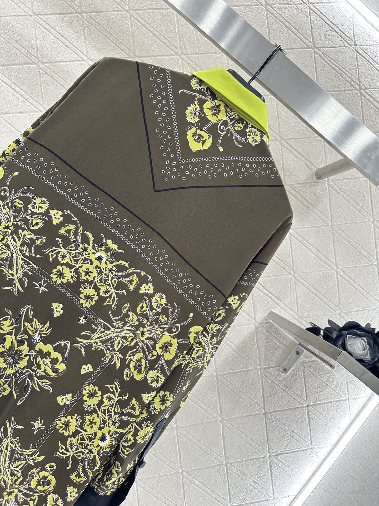 ♥Gucc*♥2025新品上架 印花飘带衬衫半裙套装定制YB进口斜纹稠材质 质感光泽 垂顺舒适 撞色翻领