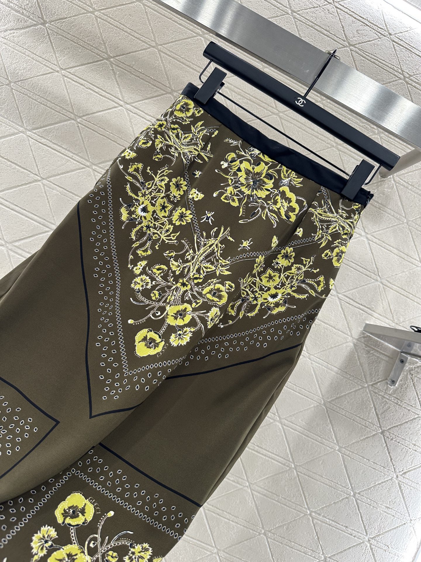 ♥Gucc*♥2025新品上架 印花飘带衬衫半裙套装定制YB进口斜纹稠材质 质感光泽 垂顺舒适 撞色翻领