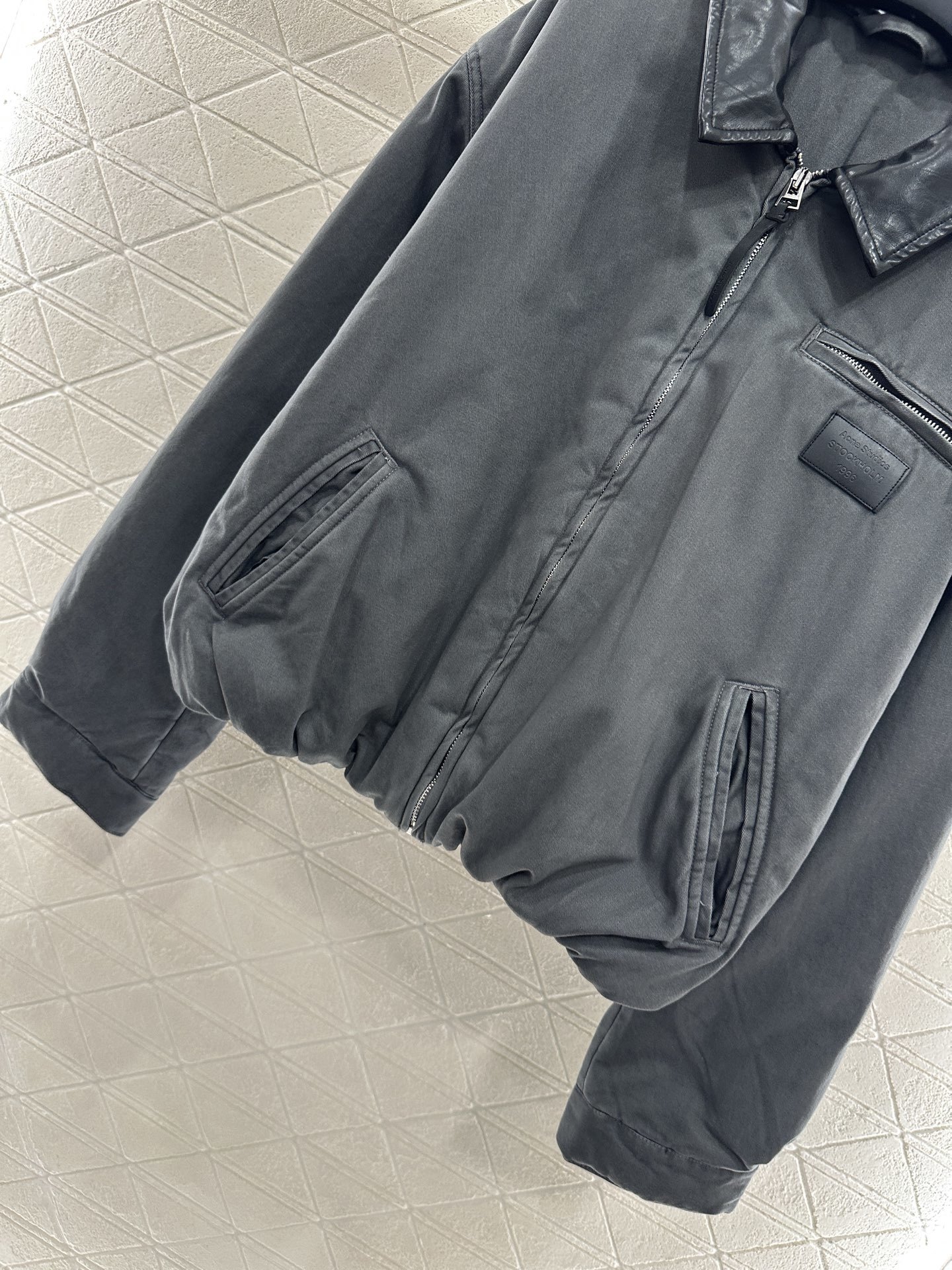 ♥Acne atudio*♥2025新品上架 拼皮翻领牛仔羽绒棉服定制YB斜纹棉牛仔材质 翻领拉链夹克外